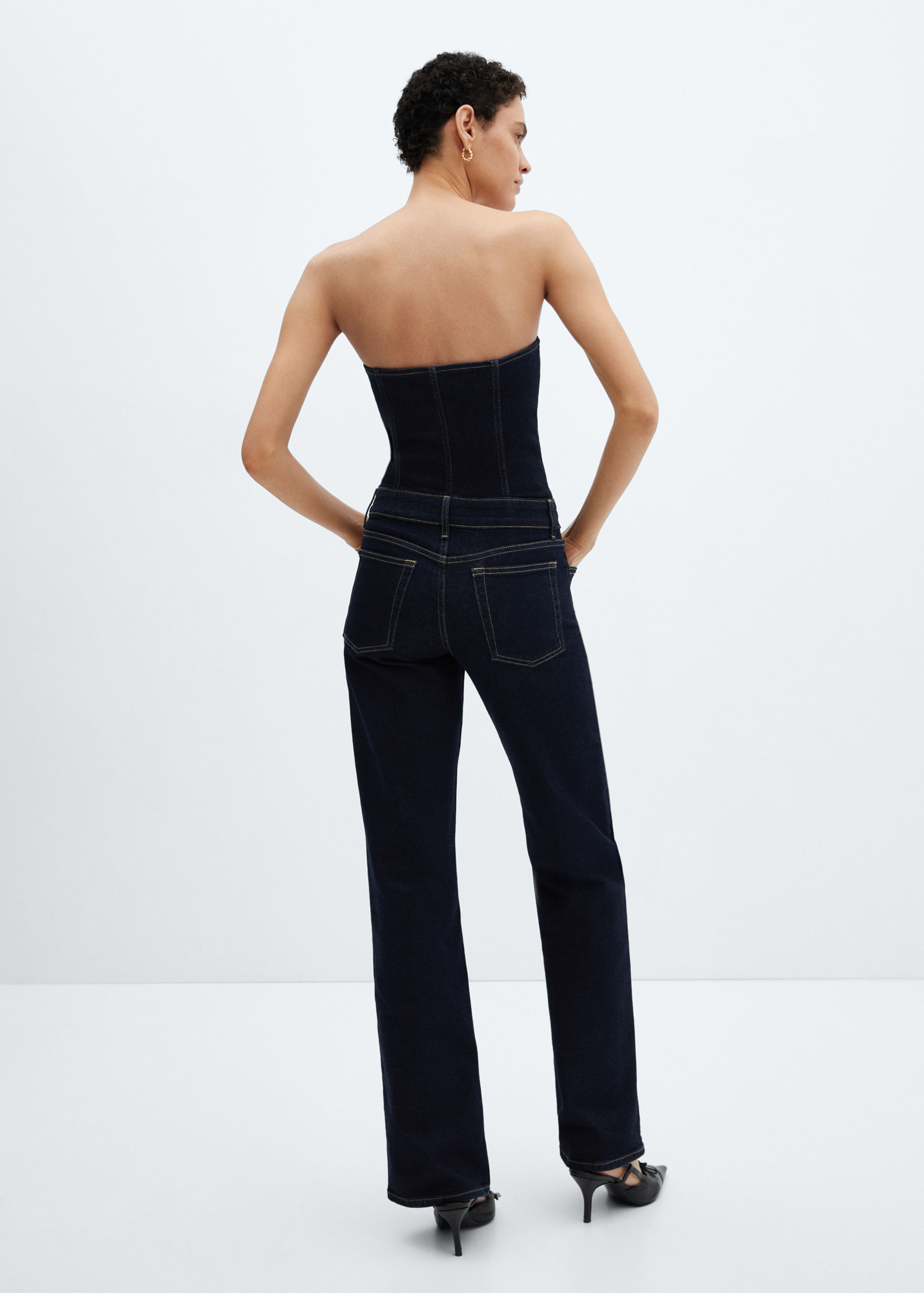 Schulterfreier Jeans-Jumpsuit - Rückseite des Artikels