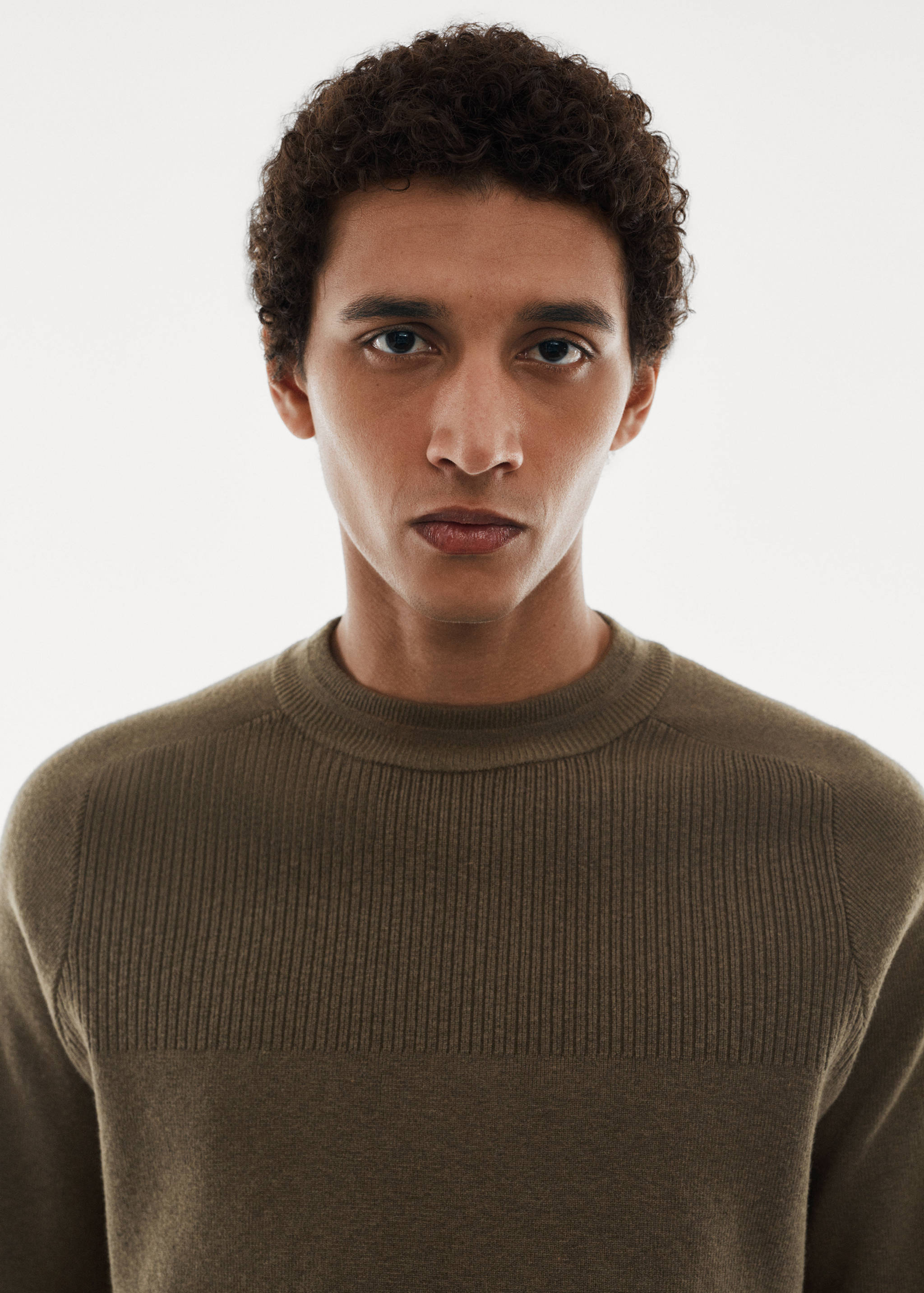 Stretchpullover mit Rippdetail - Detail des Artikels 1
