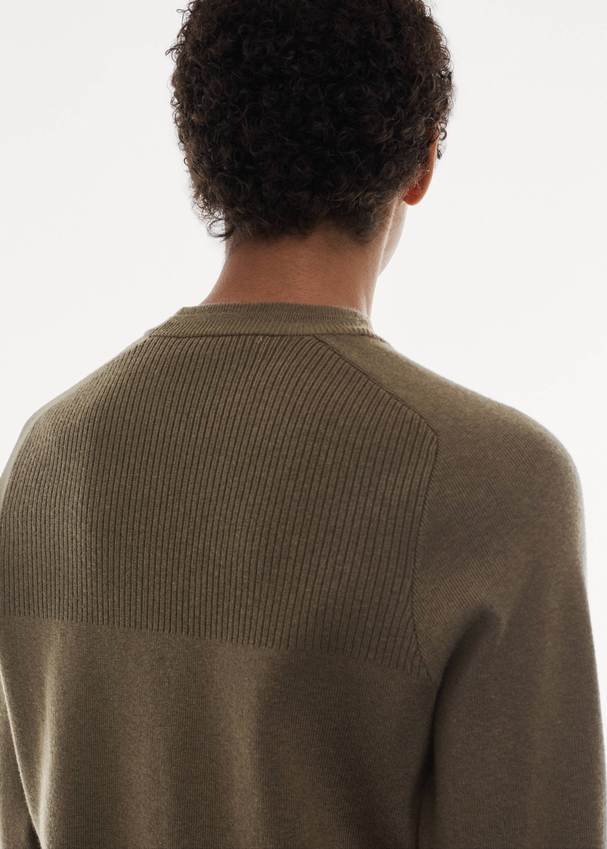 Stretchpullover mit Rippdetail - Detail des Artikels 6