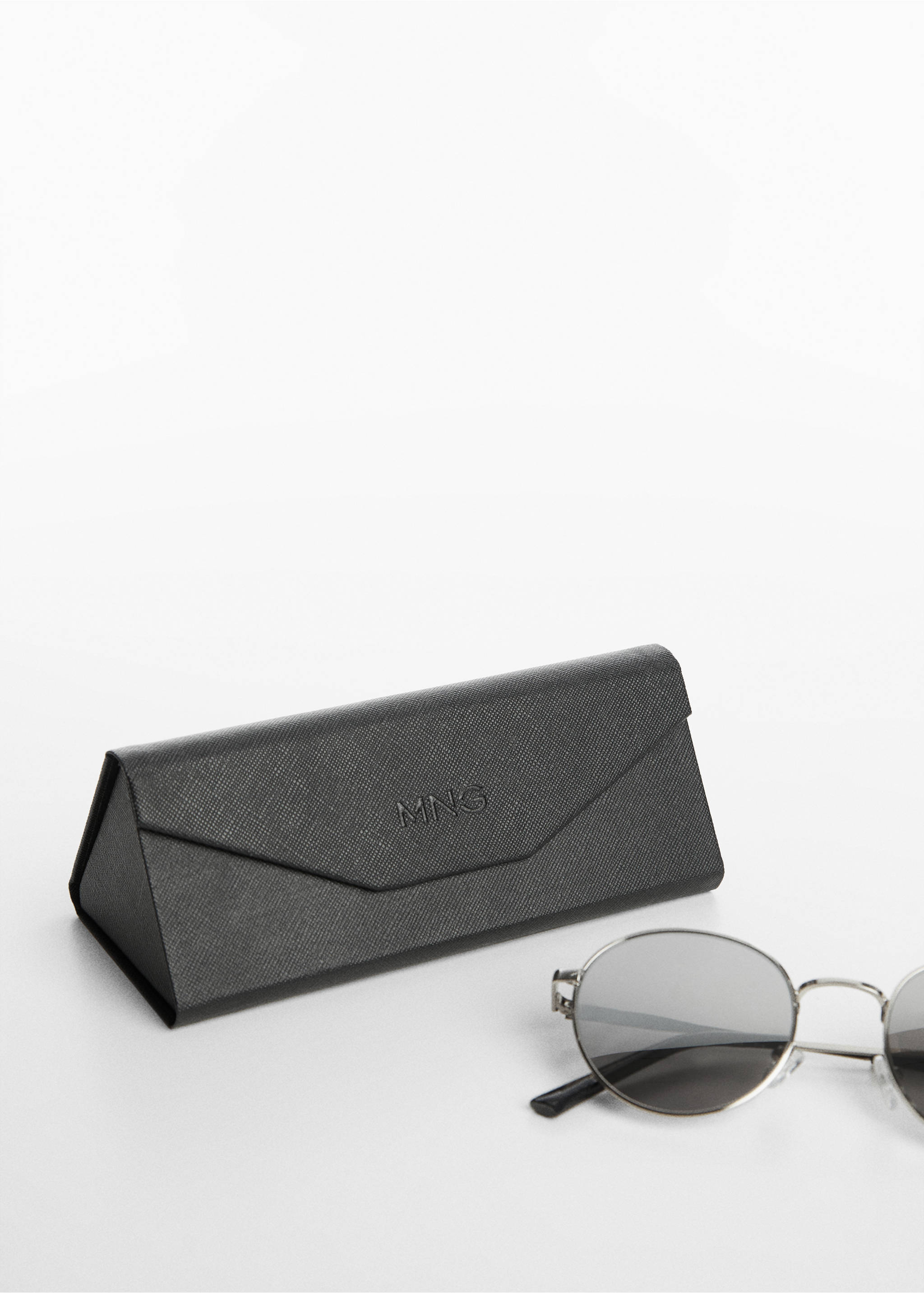 Round Metal Sunglasses - Details of the article 2, Silver. Ref: 67050647-00.