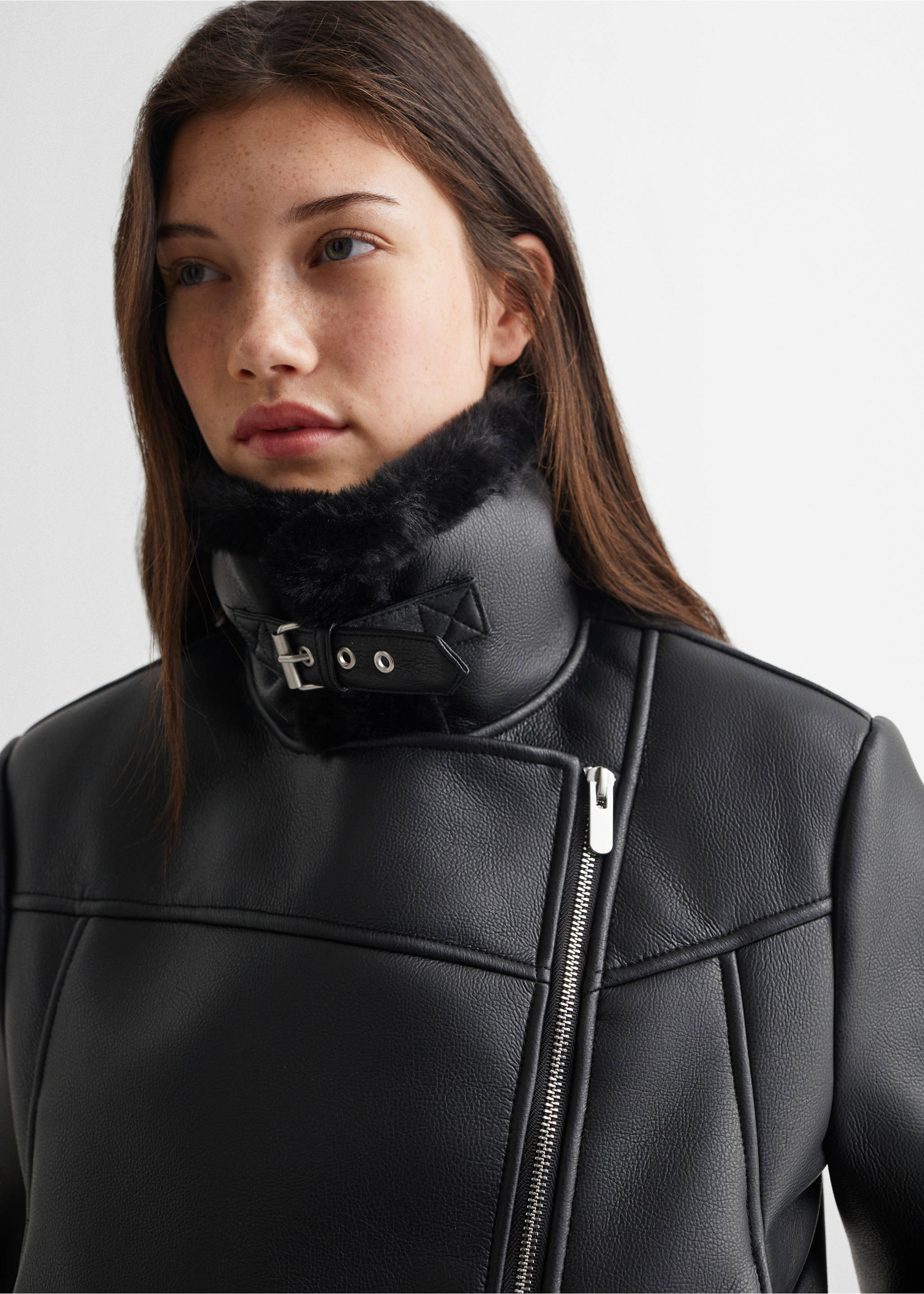 Biker jacket with shearling-effect lining - Details of the article 1, Black. Ref: 67050679-00.