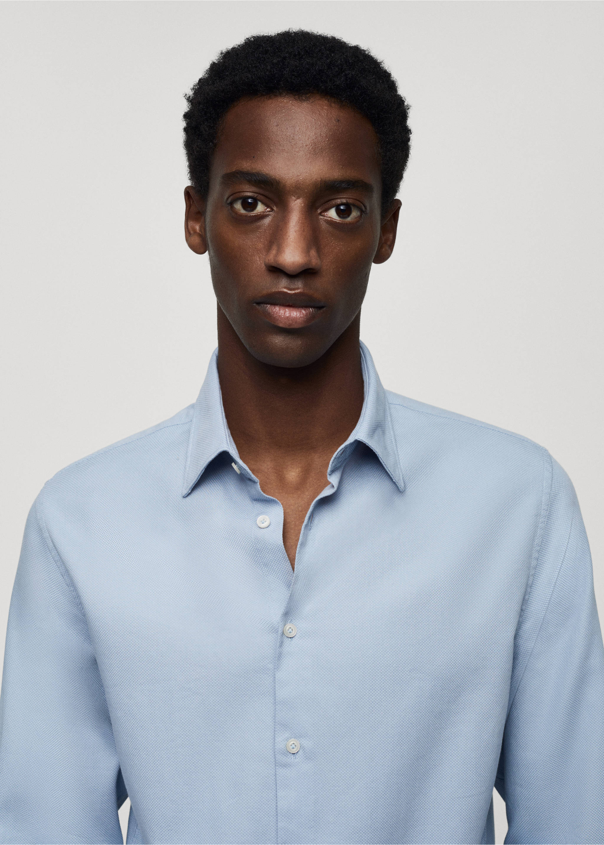 Chemise slim fit structurée coton - Détail de l'article 1, Bleu ciel. Ref: 67050685-00.