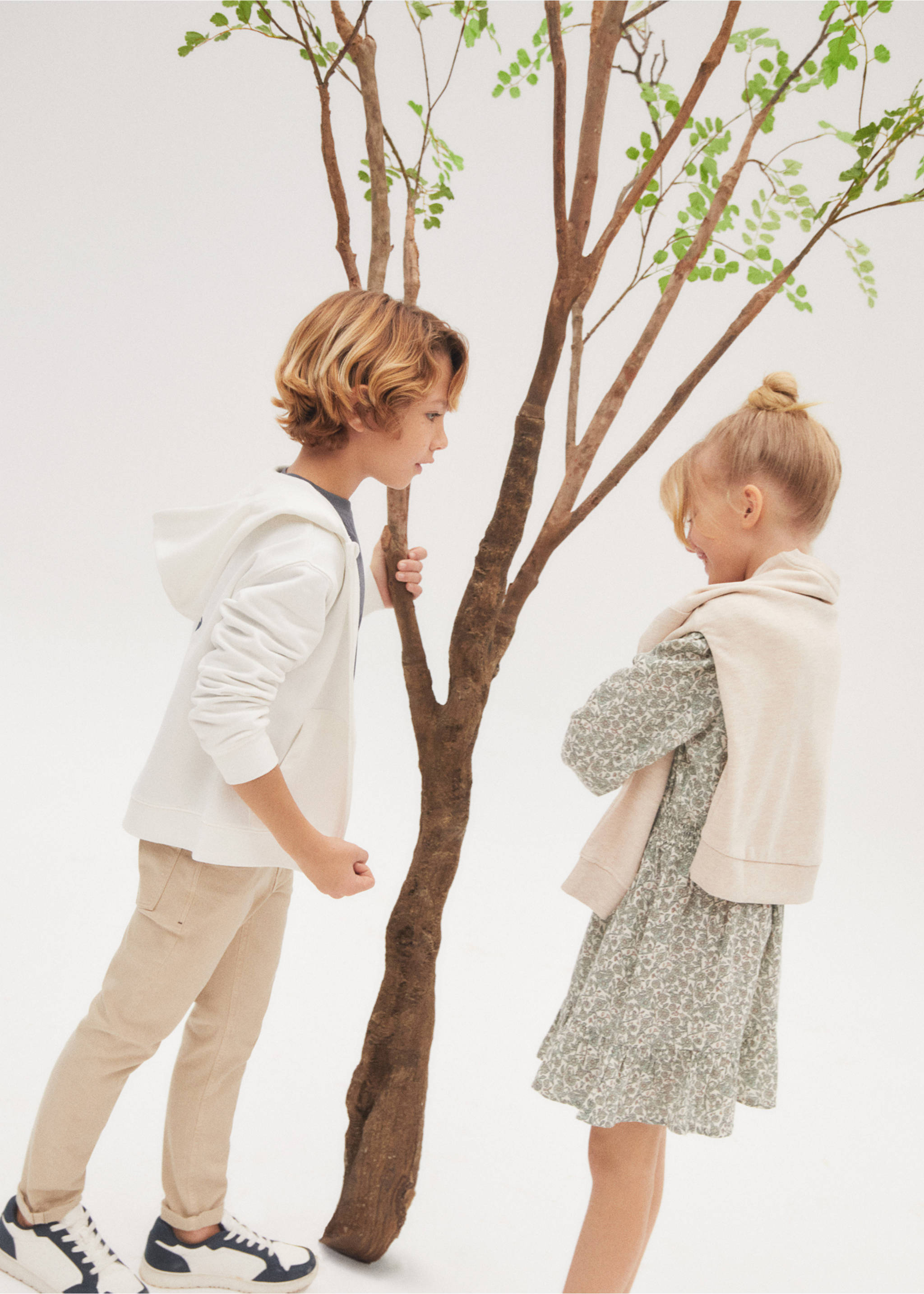 Straight-fit cotton trousers - Details of the article 5, Beige. Ref: 67052531-00.