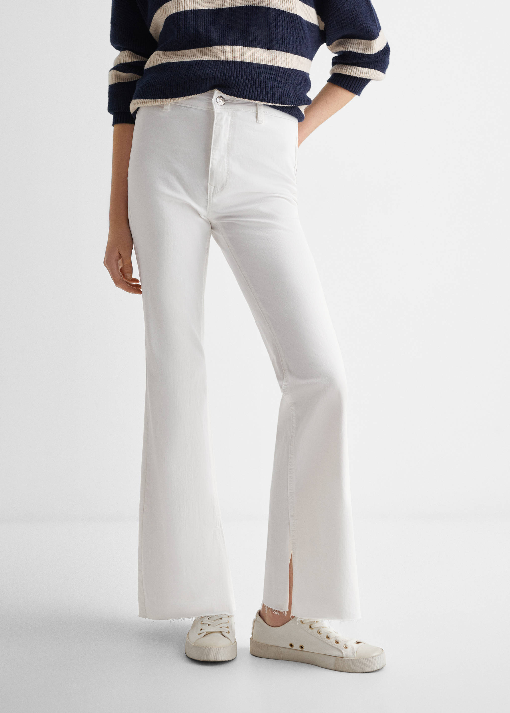 Flared jeans with opening - Details of the article 3