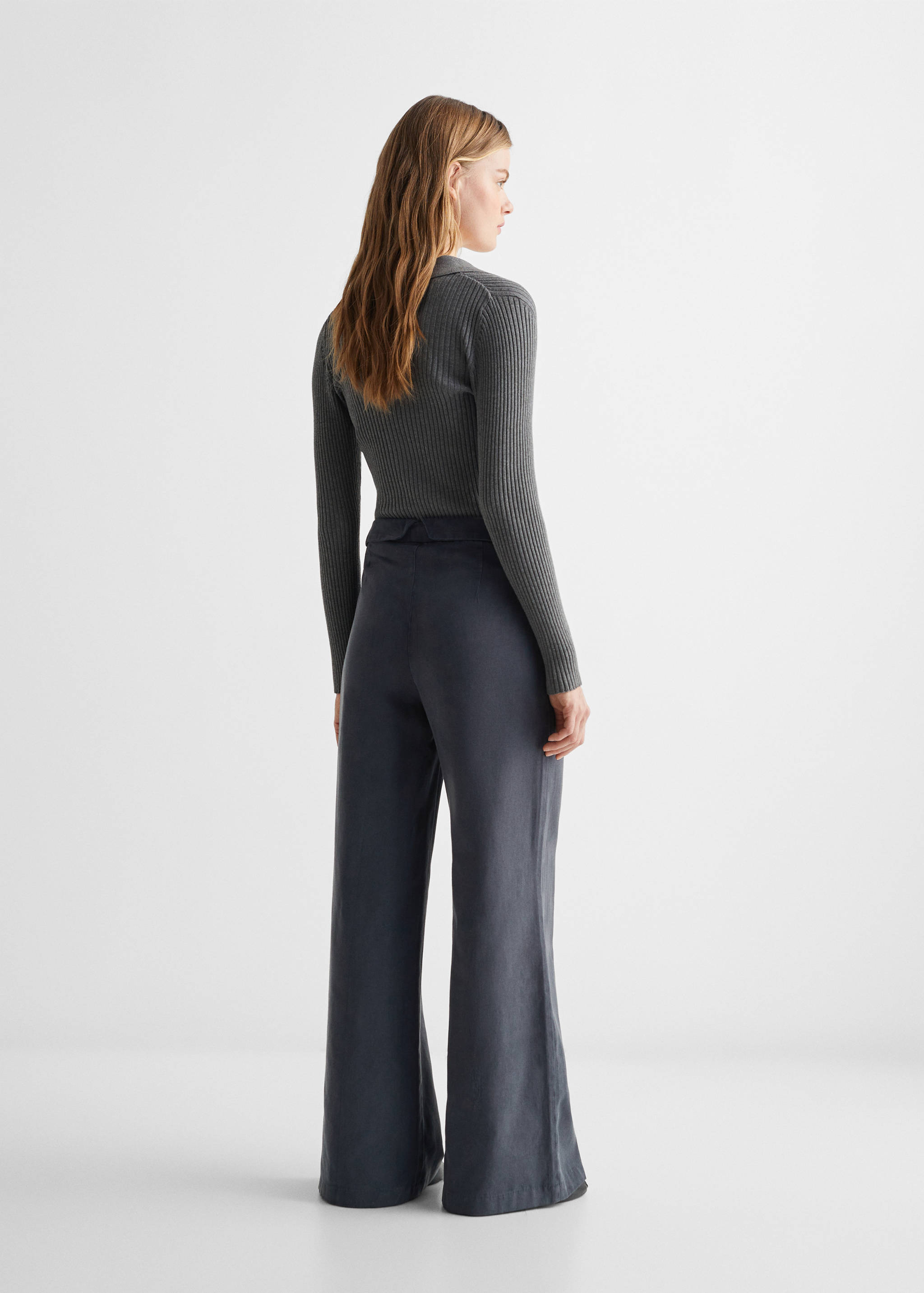 Turn-up waist trousers - Reverse of the article