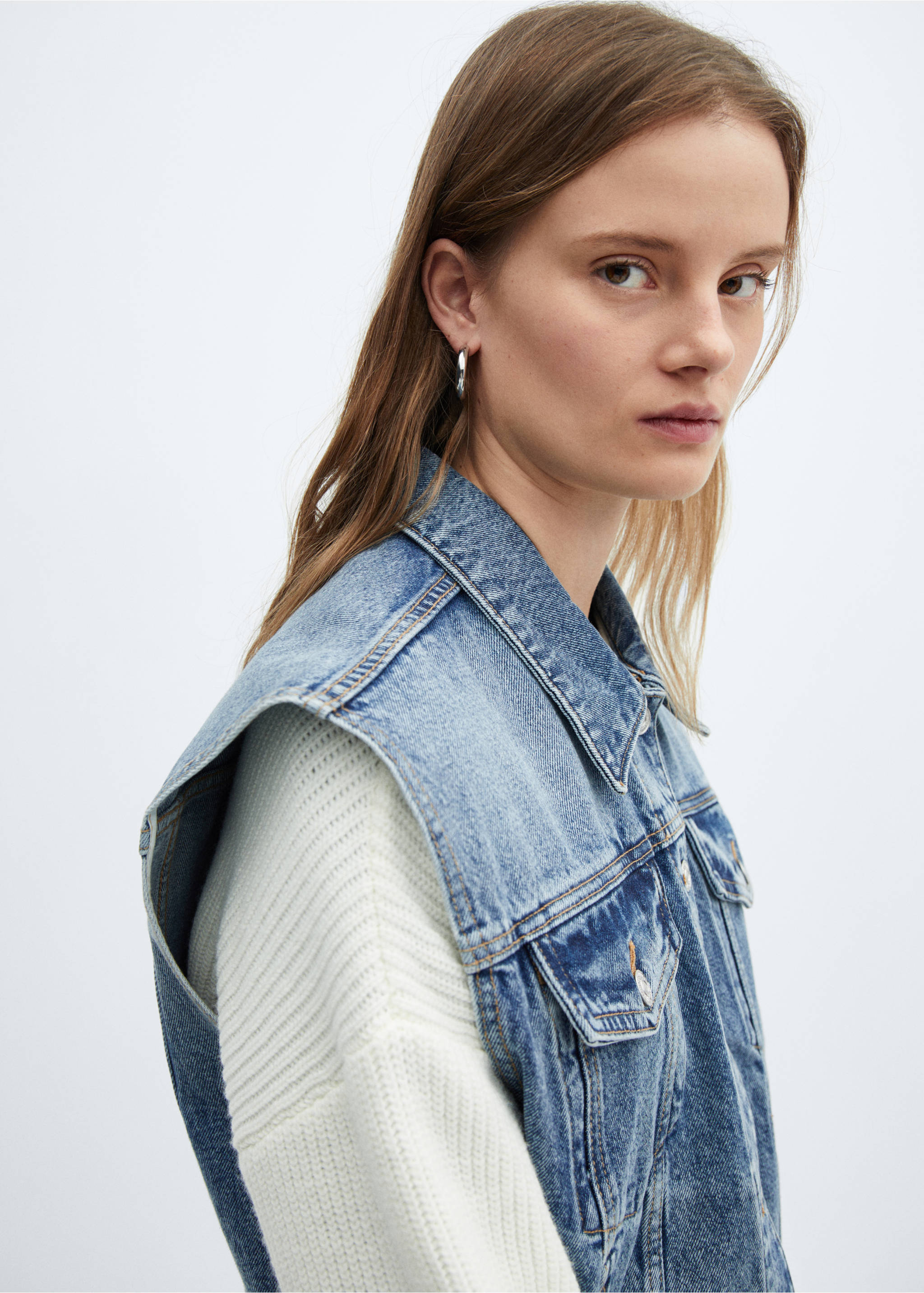 Oversized denim gilet - Details of the article 1, Medium Blue. Ref: 67054021-00.