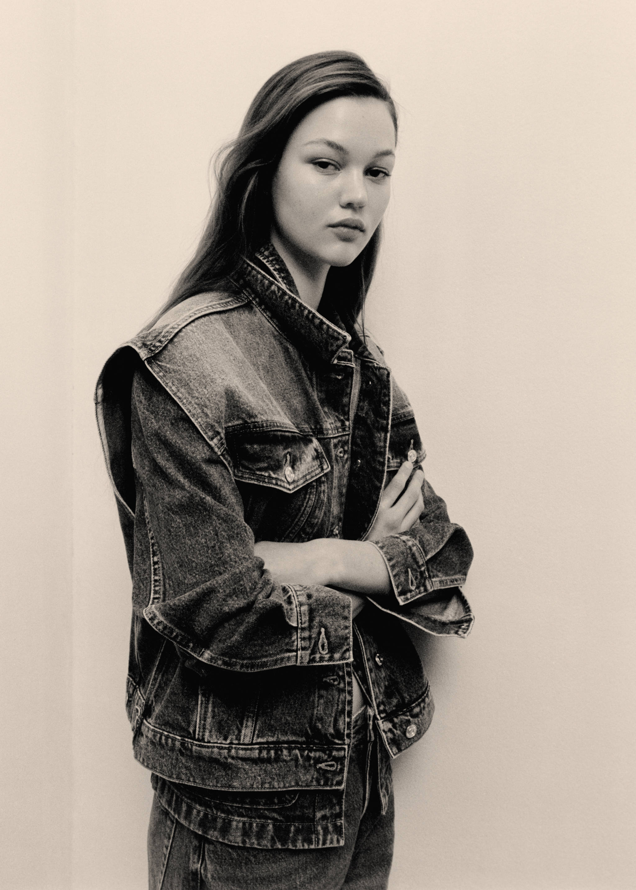 Oversized denim gilet - Details of the article 7, Medium Blue. Ref: 67054021-00.