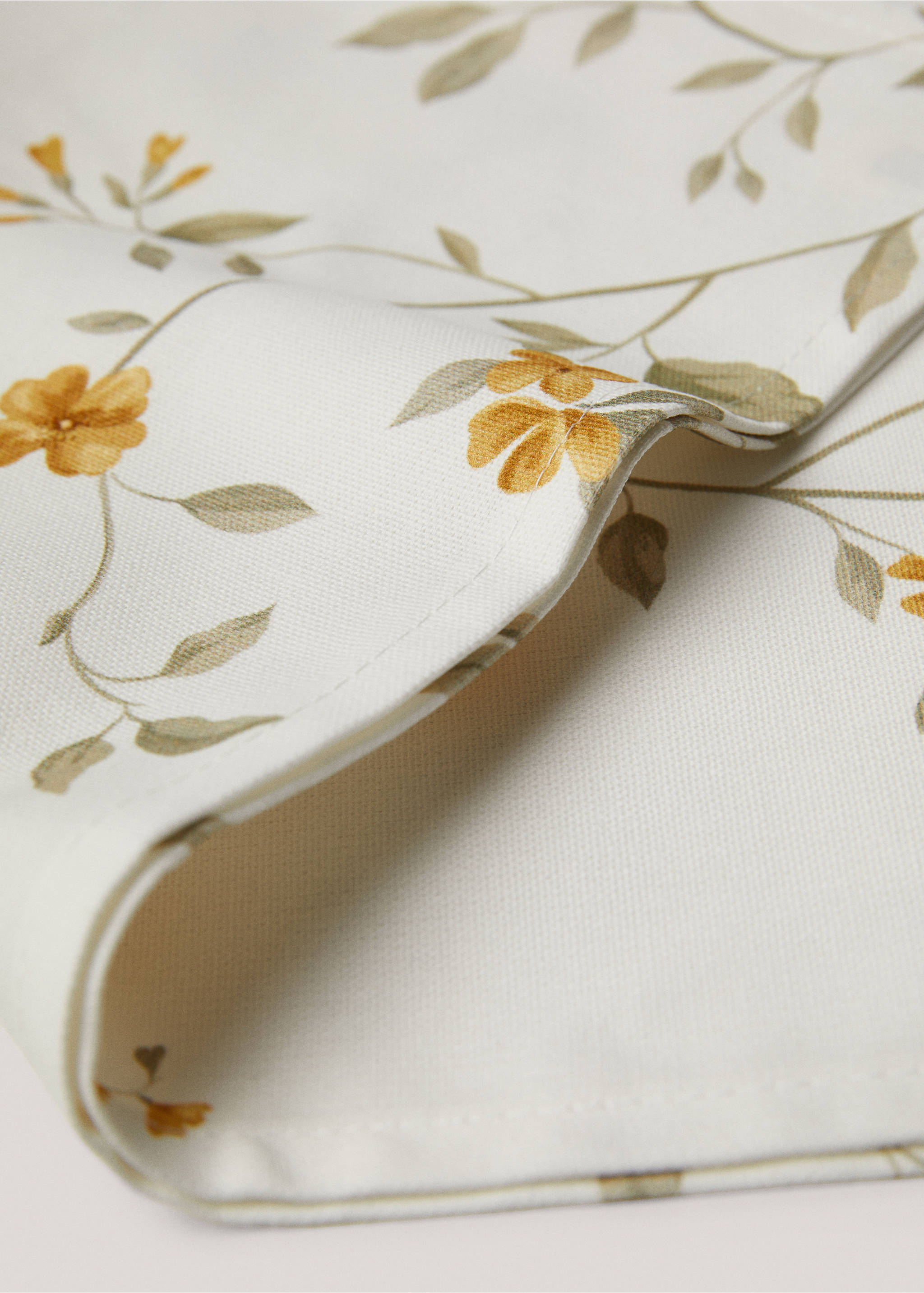 Floral-print cotton napkin - Details of the article 2, Off White. Ref: 67054051-00.
