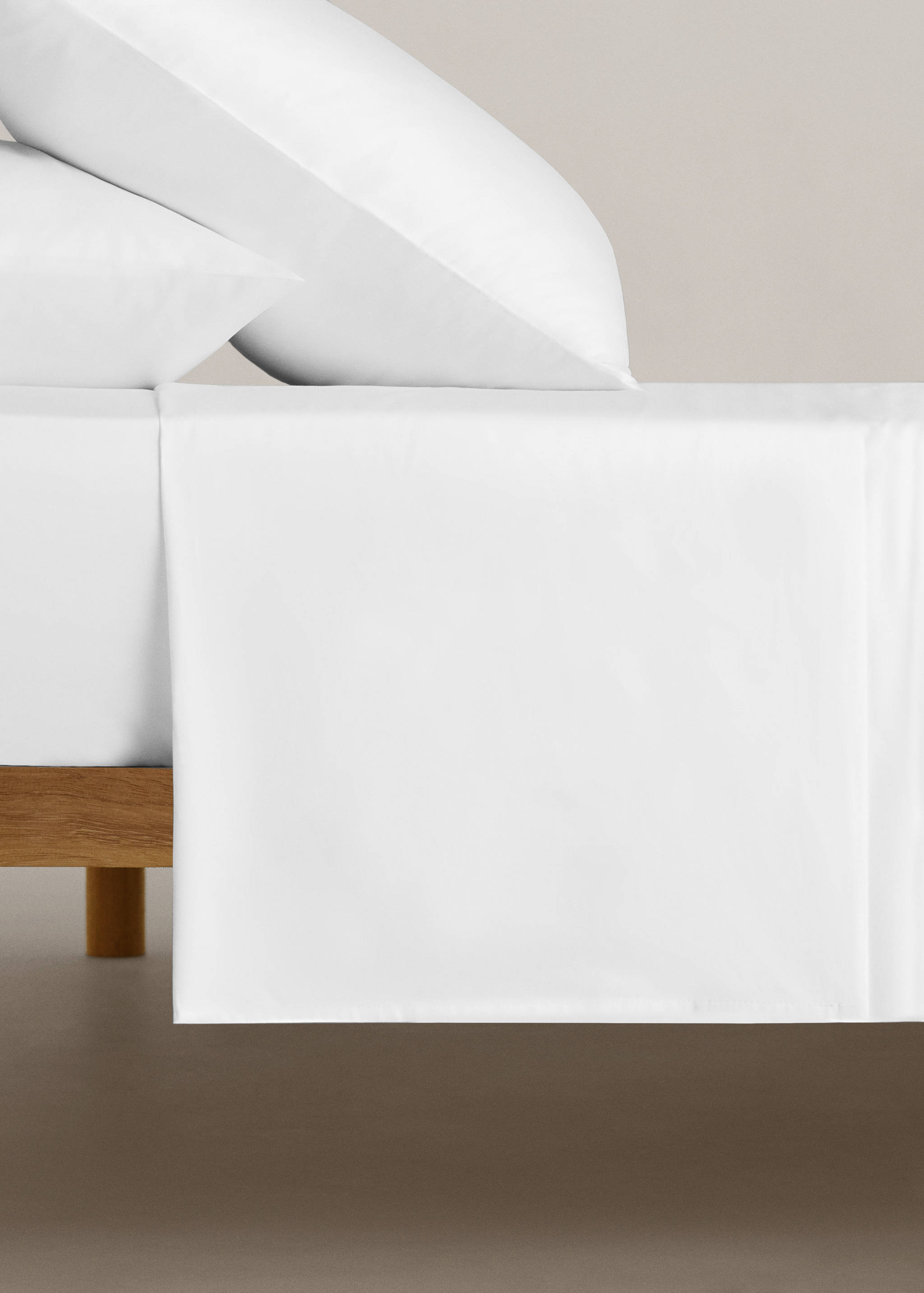 Satin fitted sheet for queen bed - Article without model