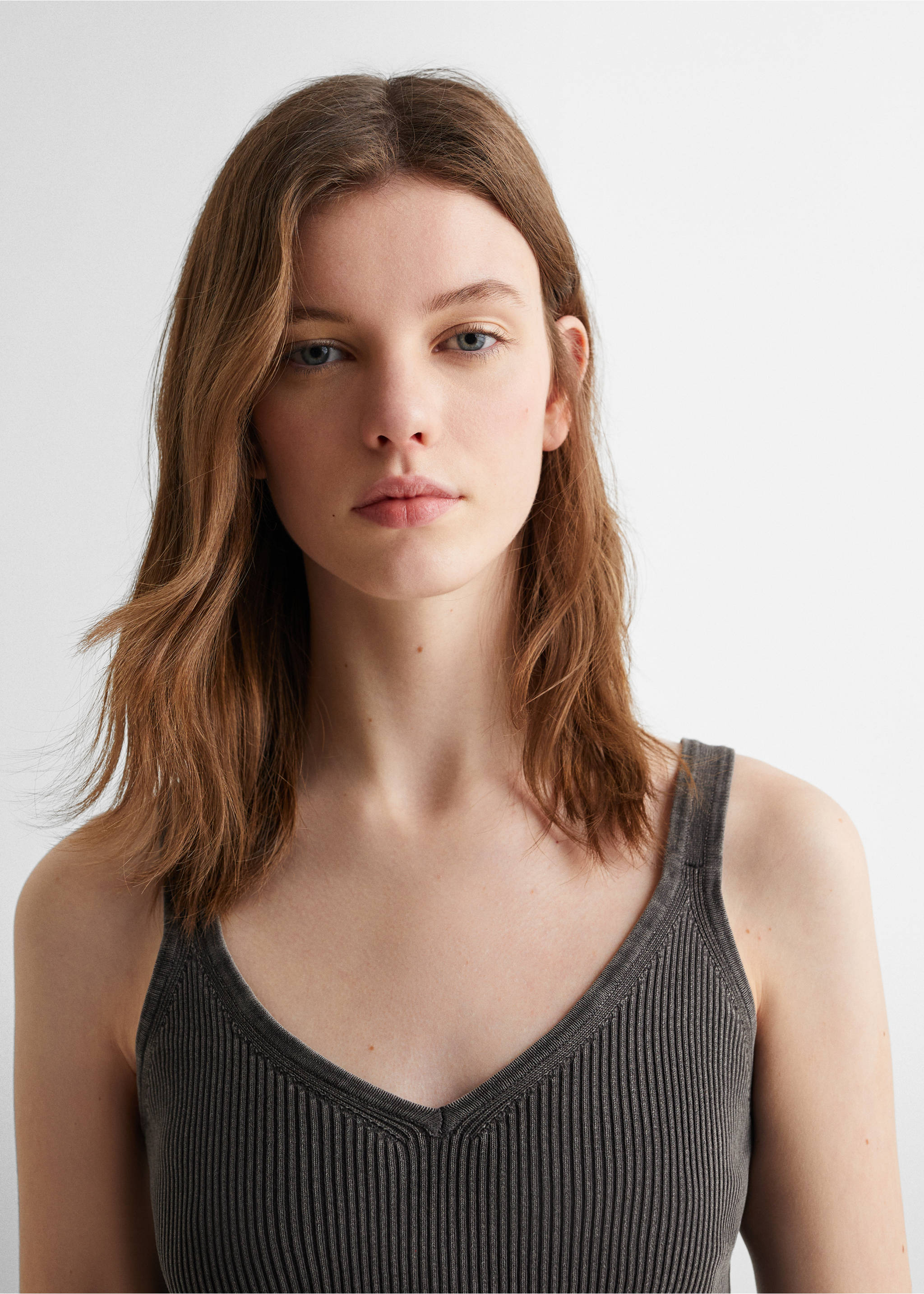 Strap top - Details of the article 1, Charcoal. Ref: 67054457-00.