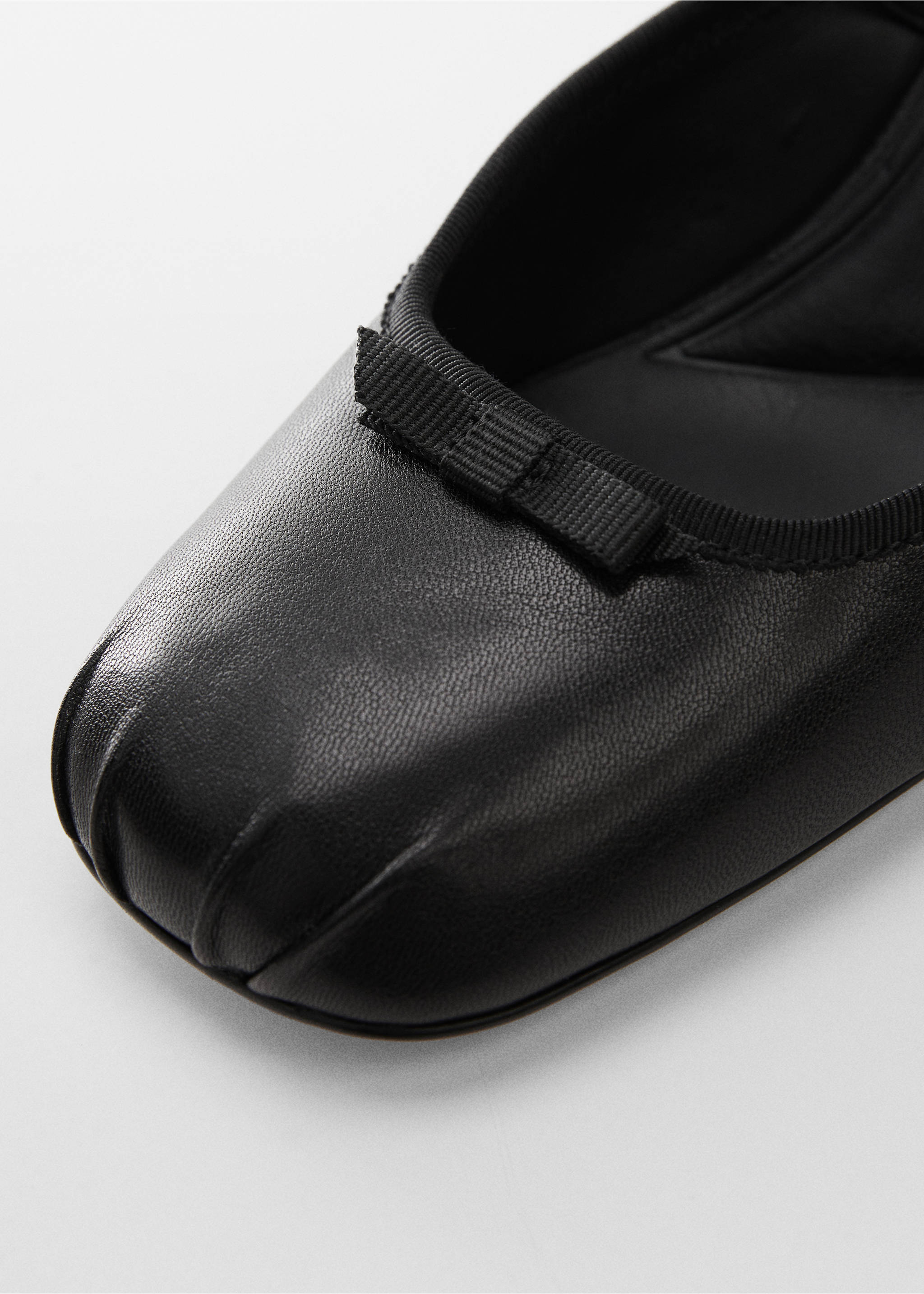 Ballet flats with mesh bracelet - Details of the article 2, Black. Ref: 67054467-00.