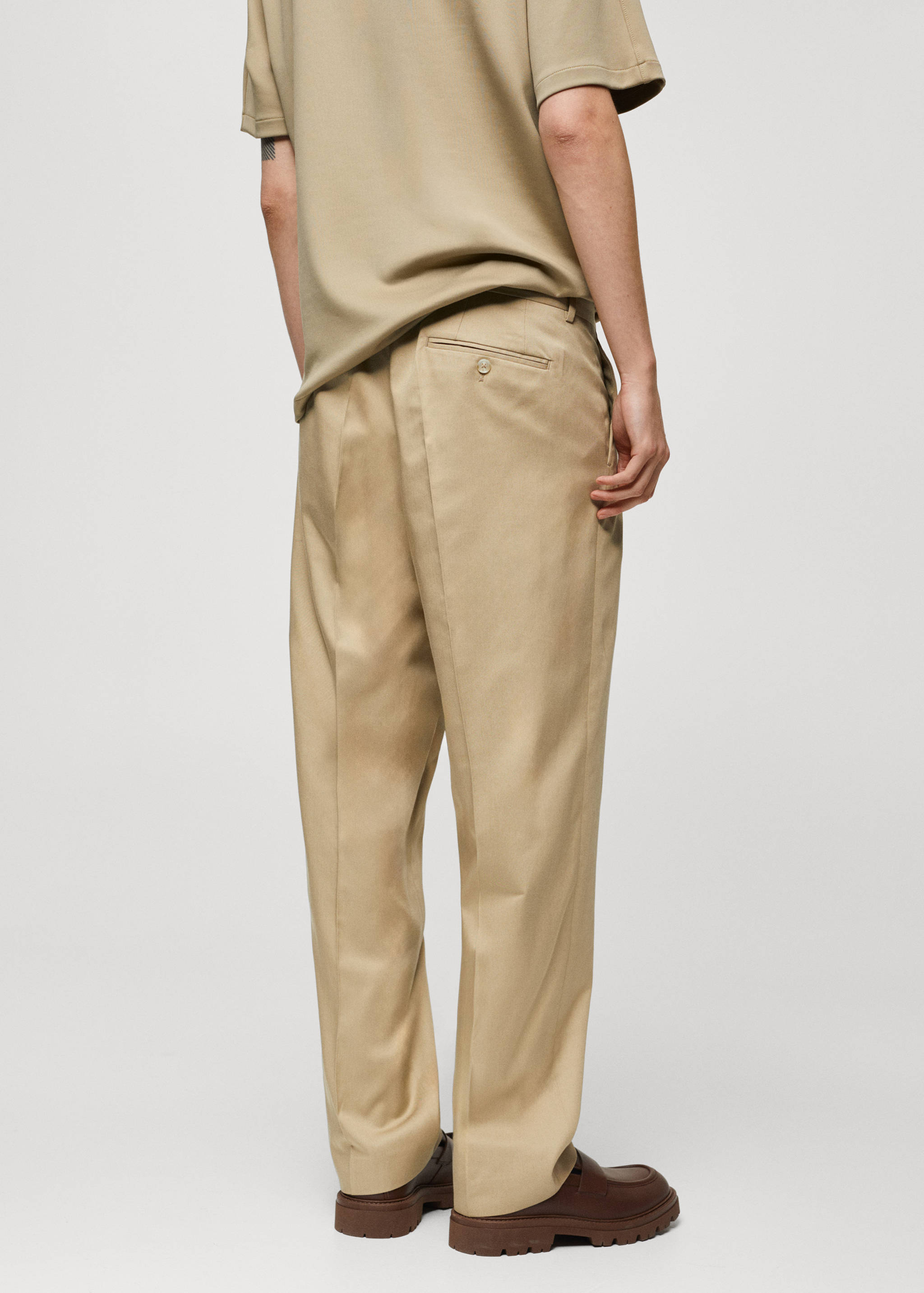 Relaxed-fit suit pants with pleats - Reverse of the article