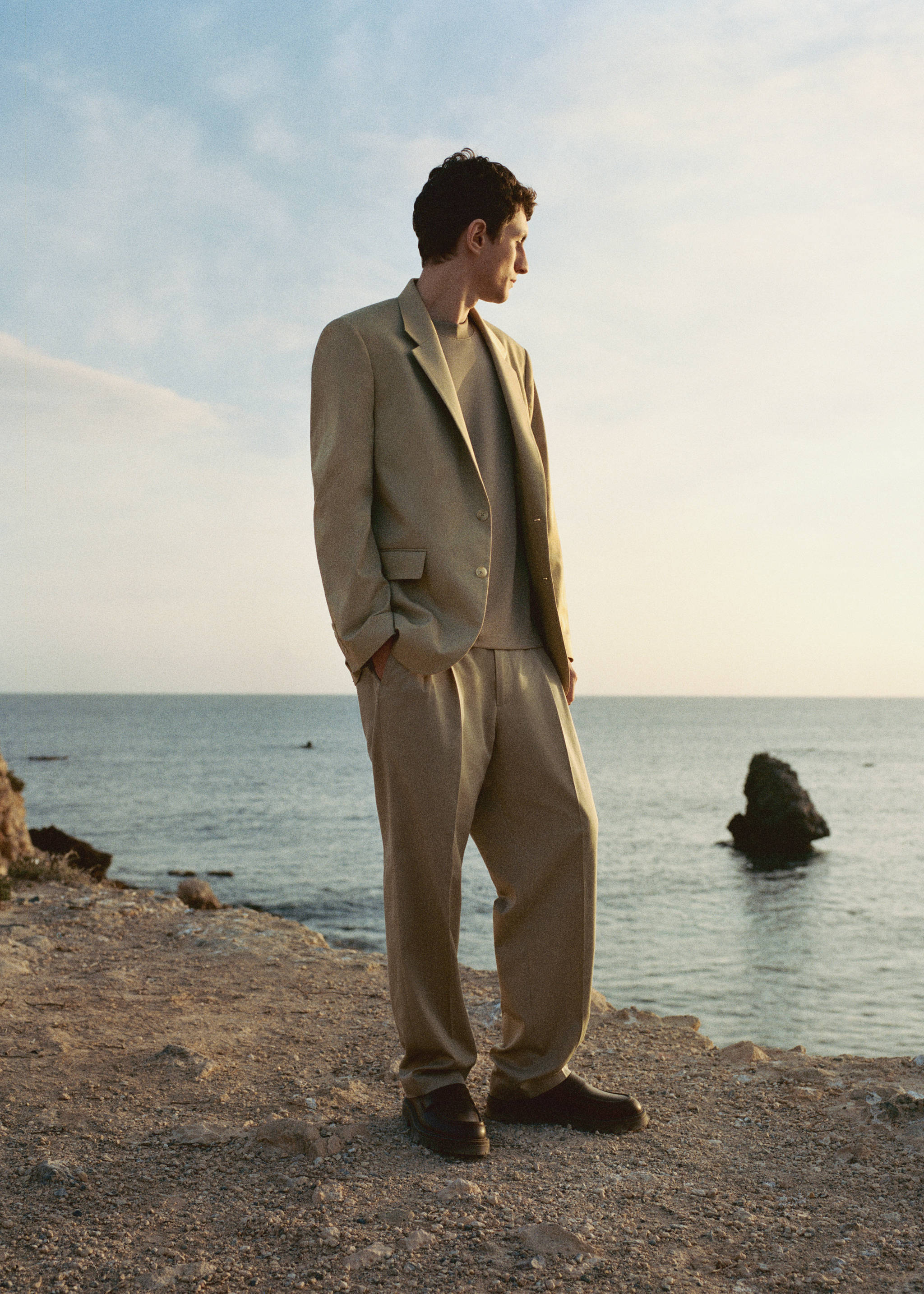 Relaxed-fit suit pants with pleats - Details of the article 5