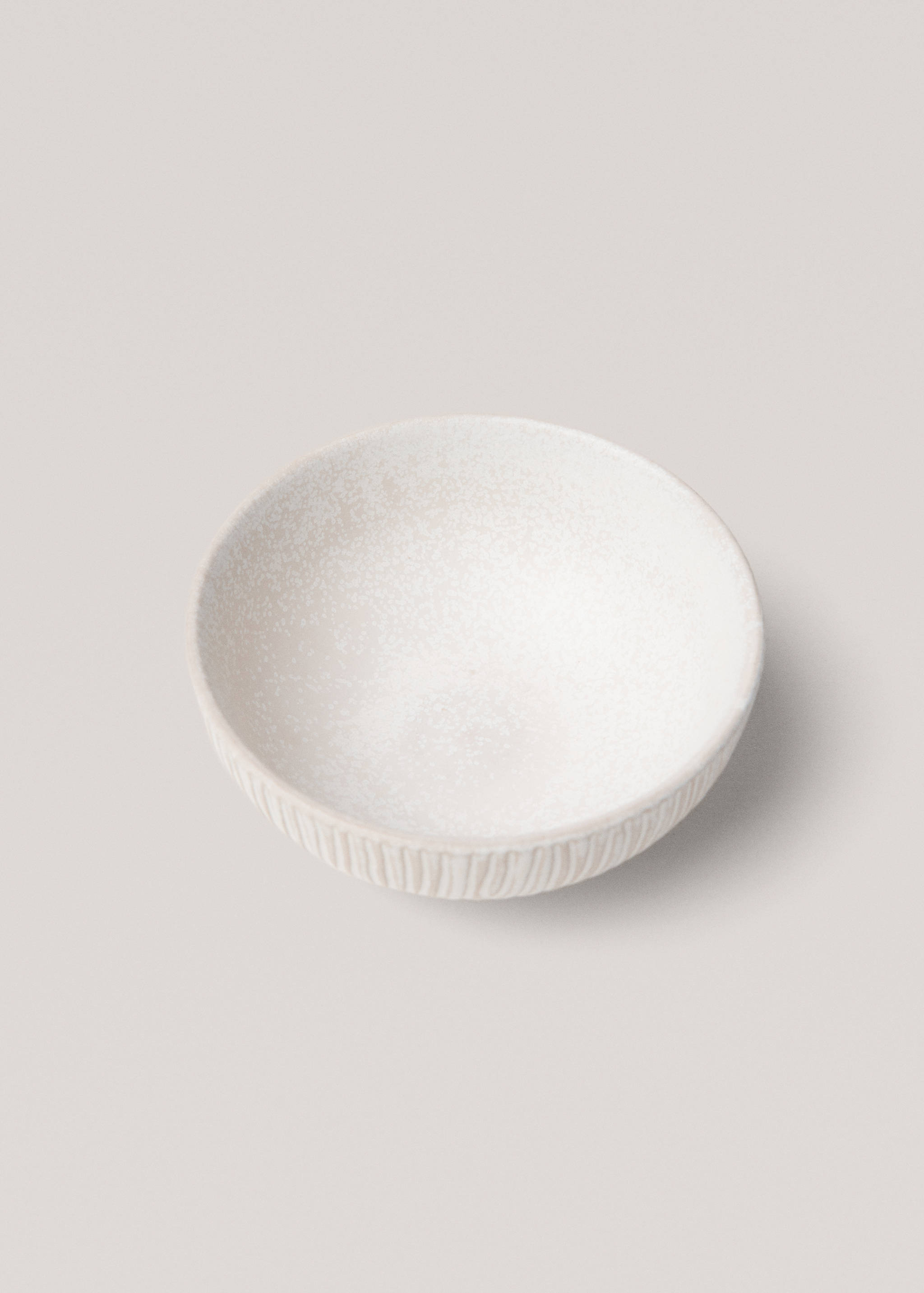 Stoneware bowl with relief lines - Details of the article 2