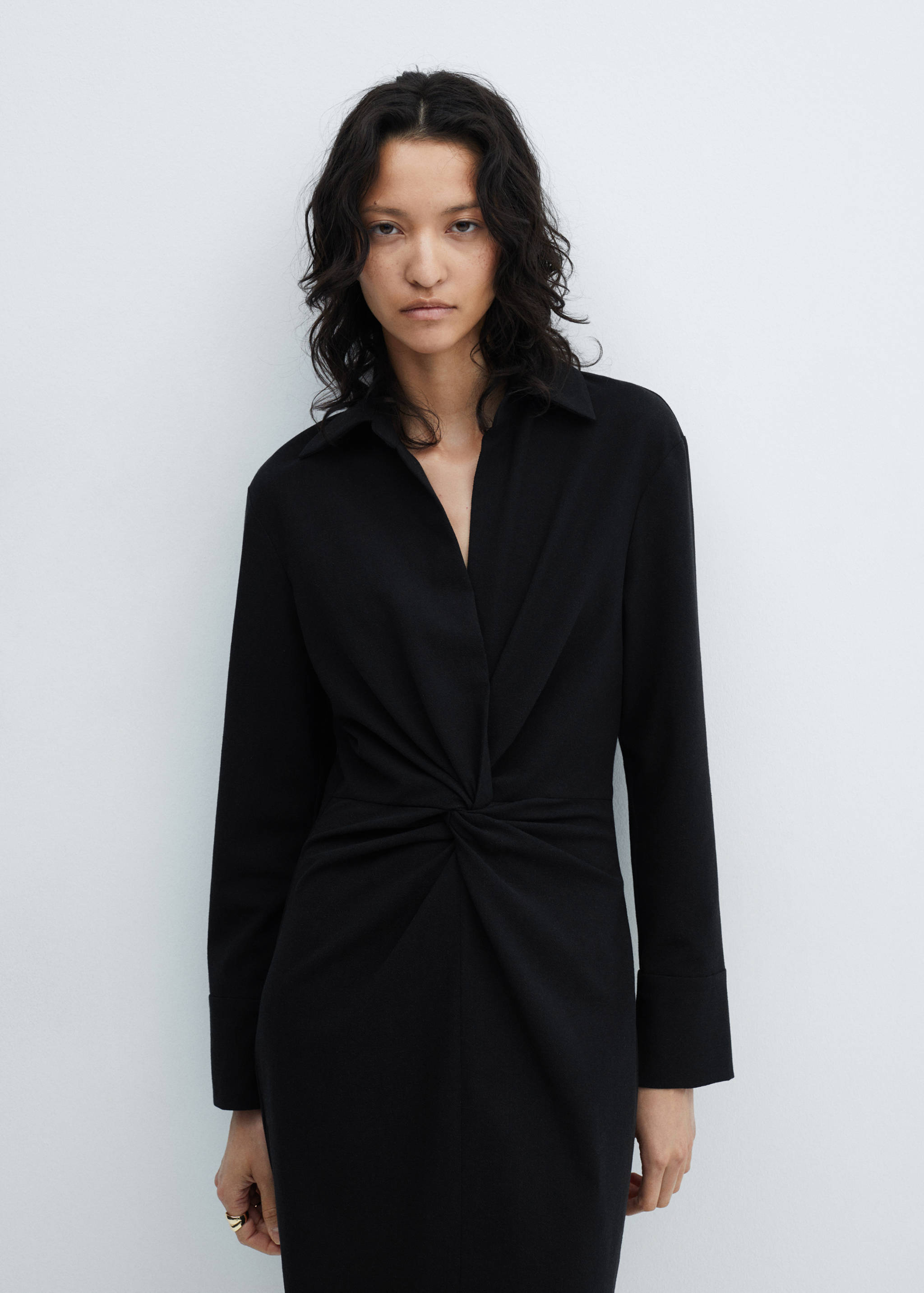 Kleid mit Knotendetail - Mittlere Ansicht