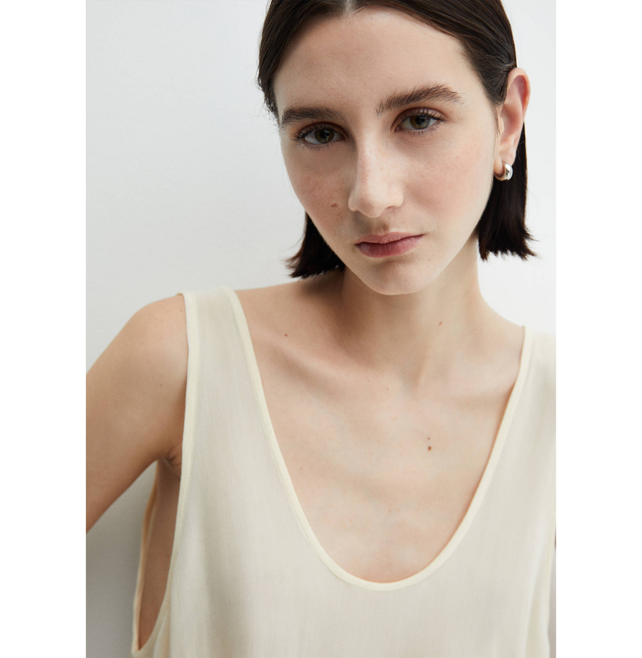 Semi-transparent top with side pleats - Details of the article 1