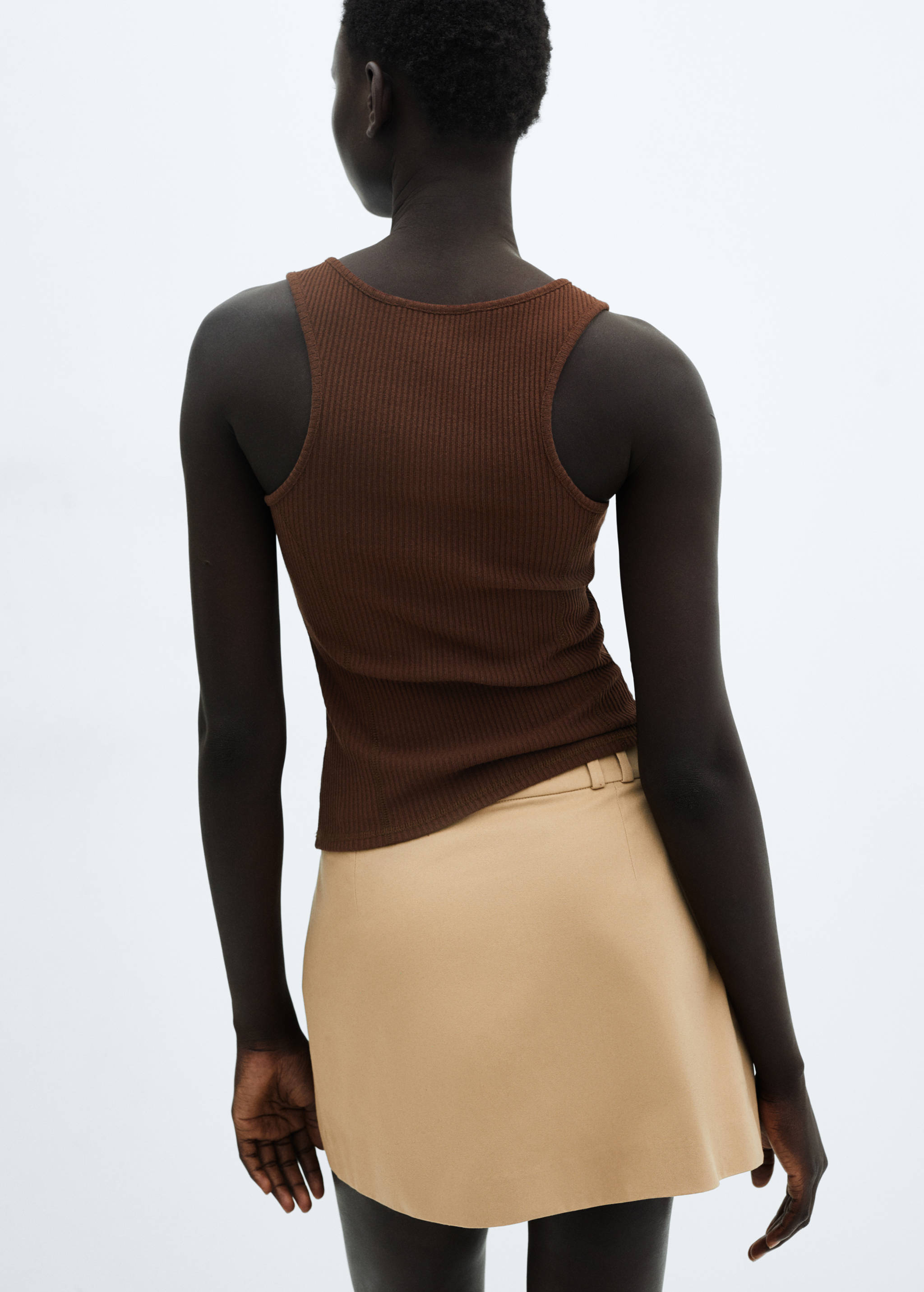 Buttoned ribbed top - Reverse of the article