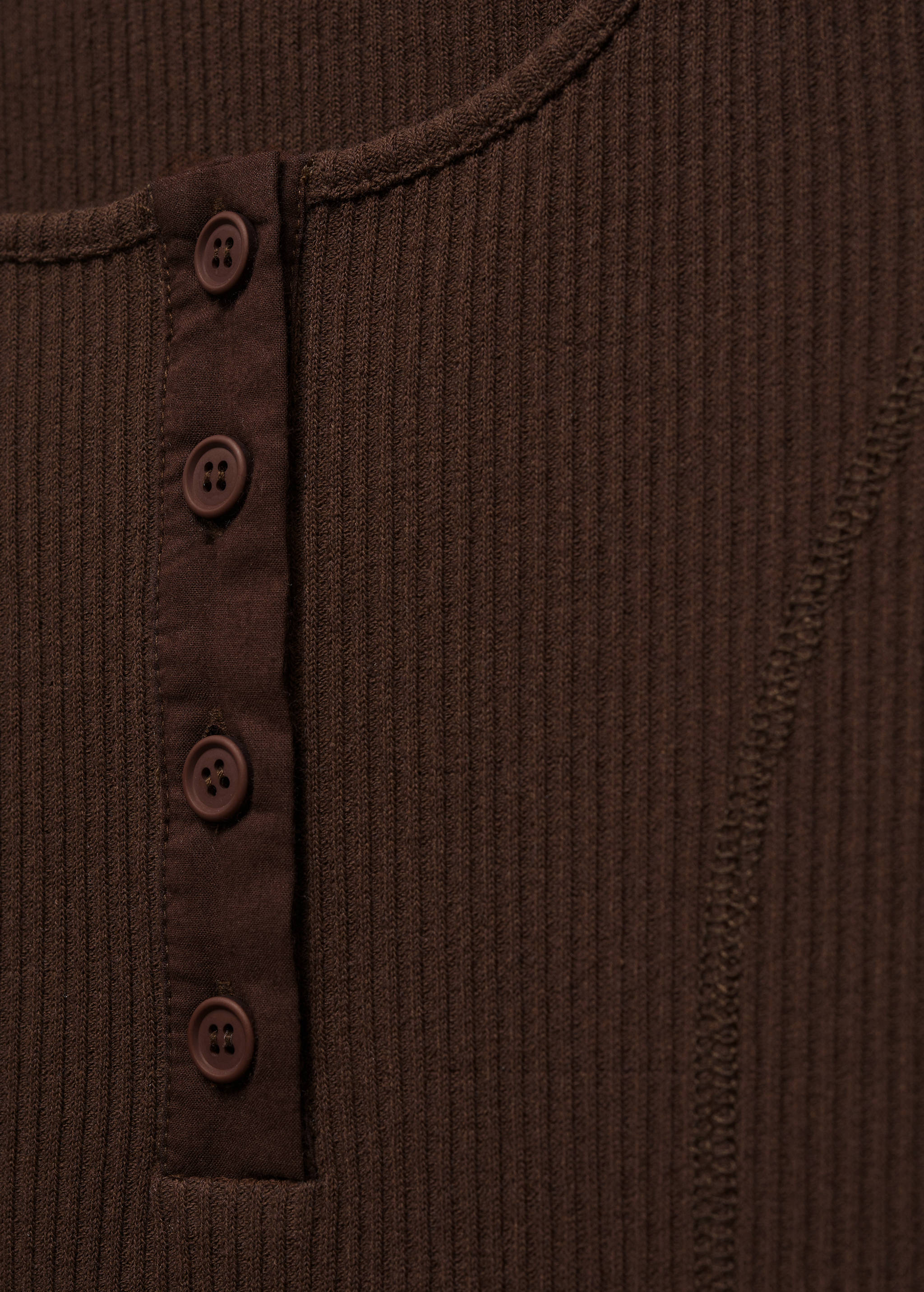 Buttoned ribbed top - Details of the article 8