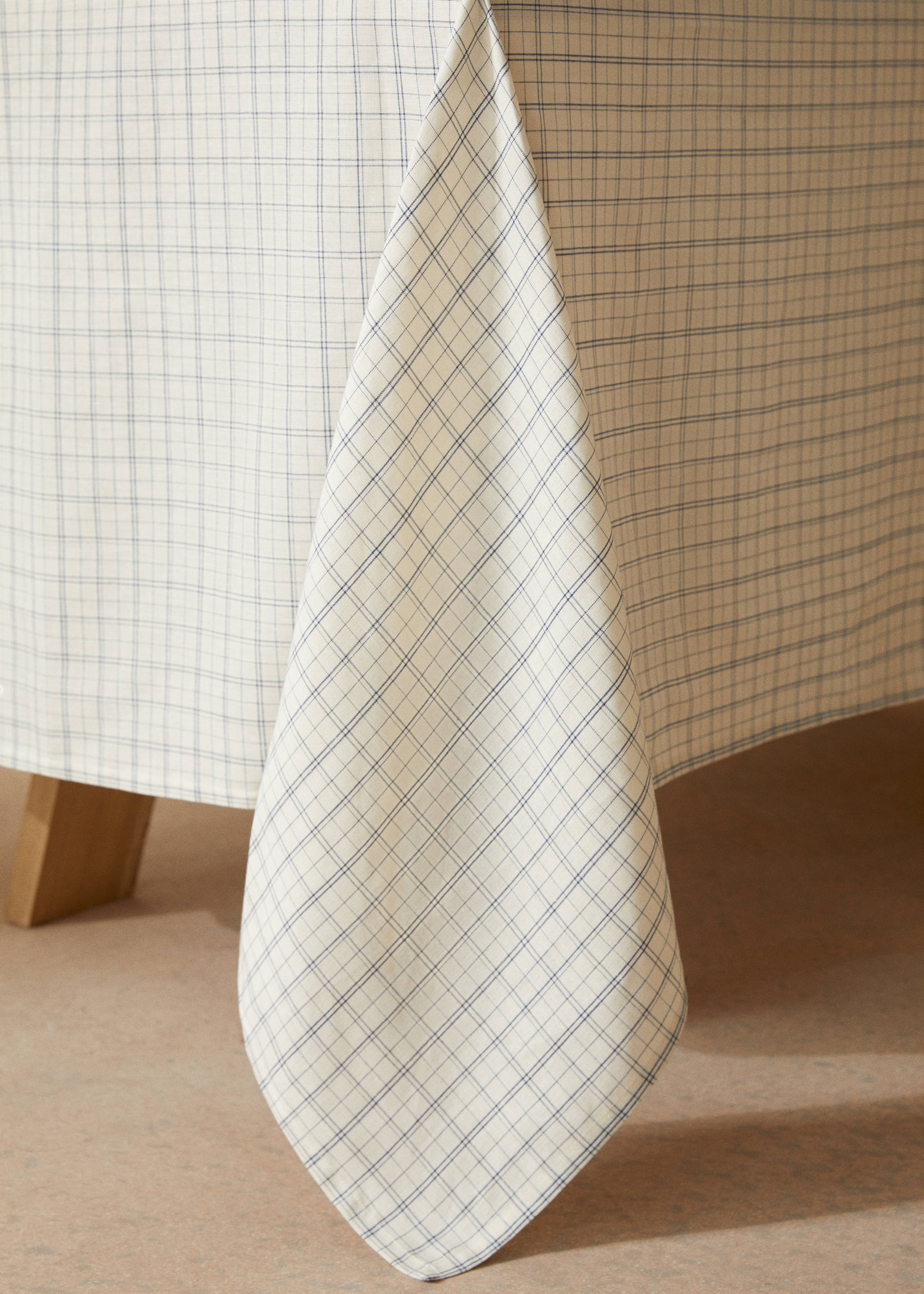 Cotton linen tablecloth with check print - Details of the article 8