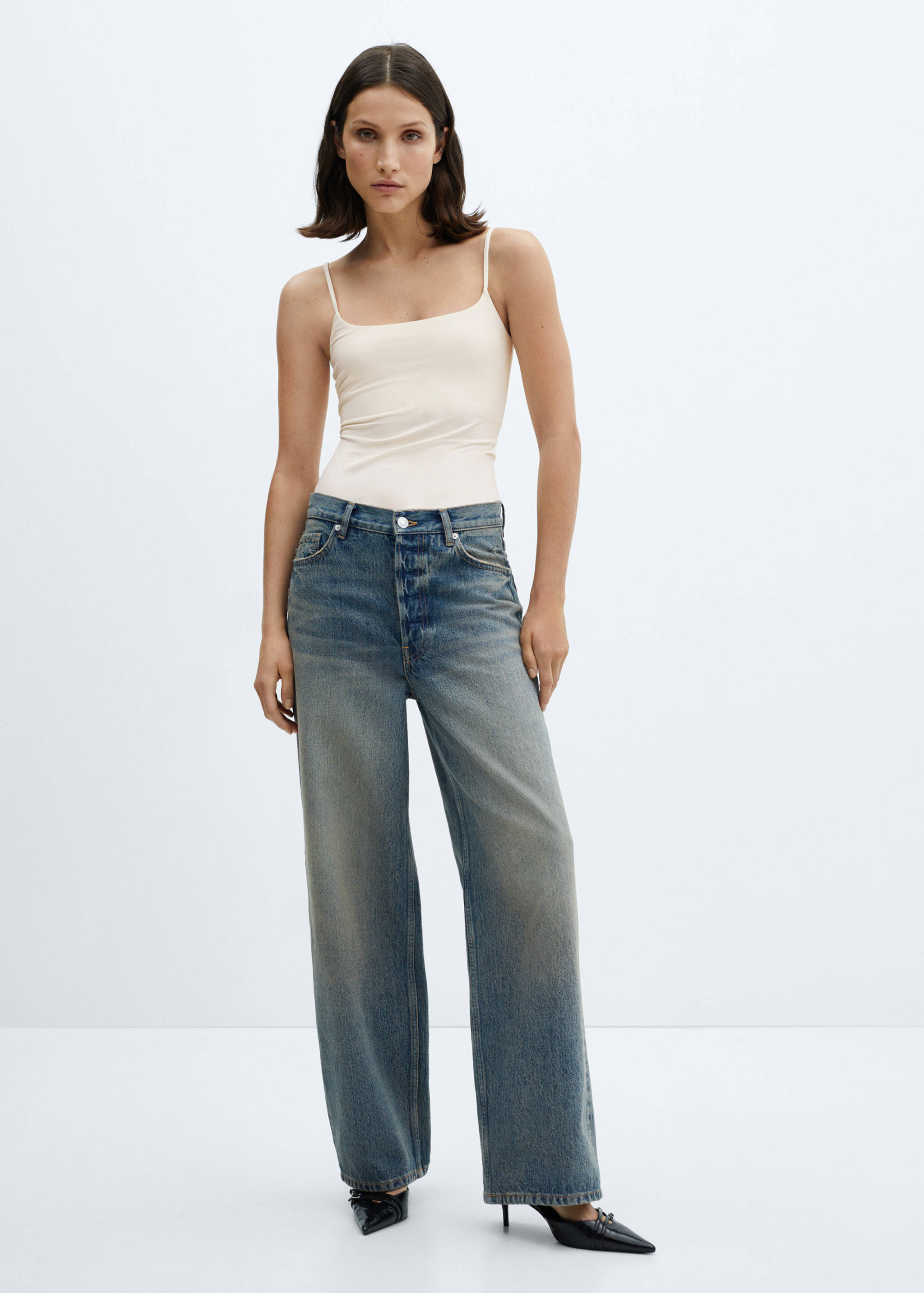 Trägertop mit ausgeschnittenem Dekolleté - Allgemeine Ansicht