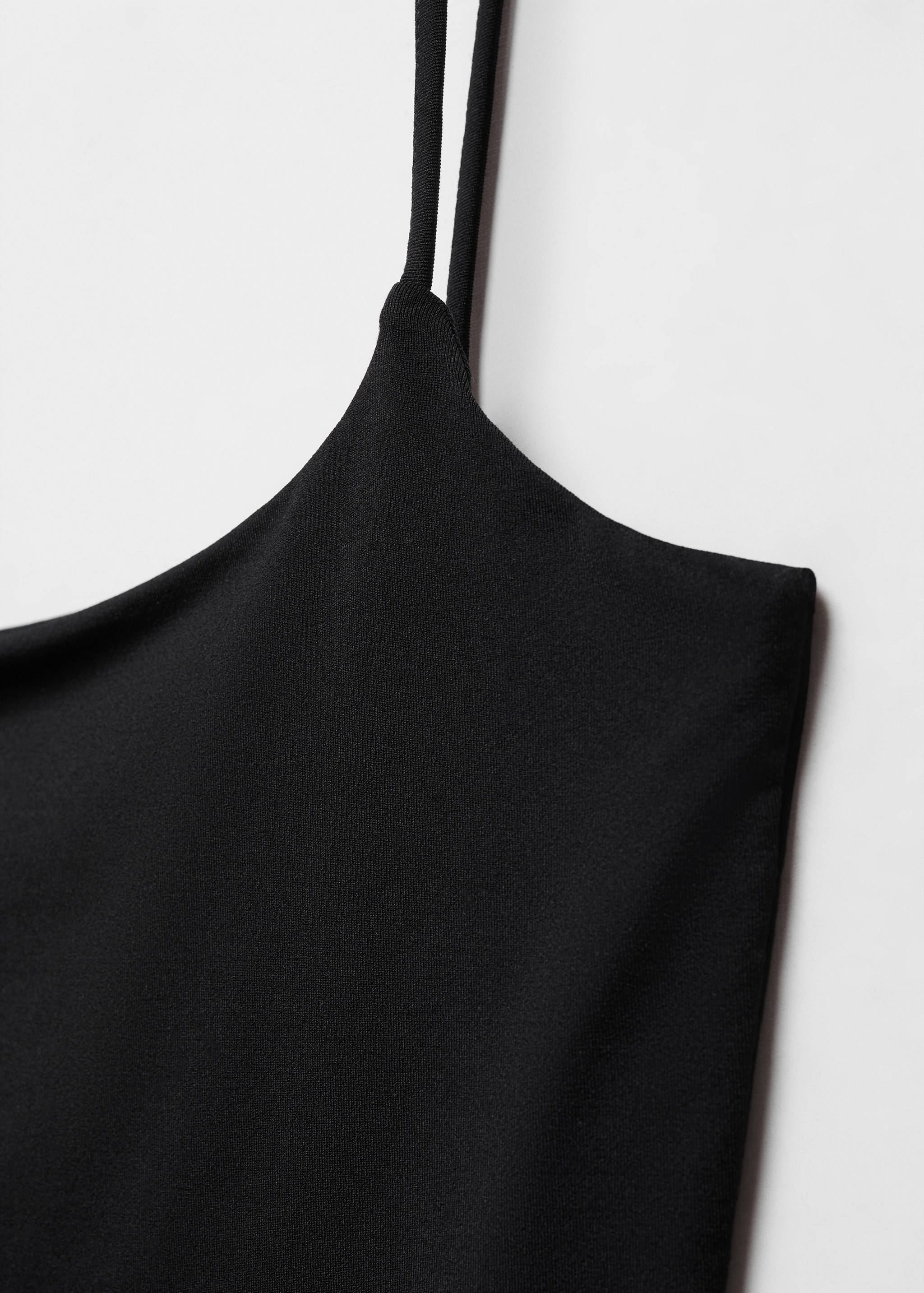 Trägertop mit ausgeschnittenem Dekolleté - Detail des Artikels 8