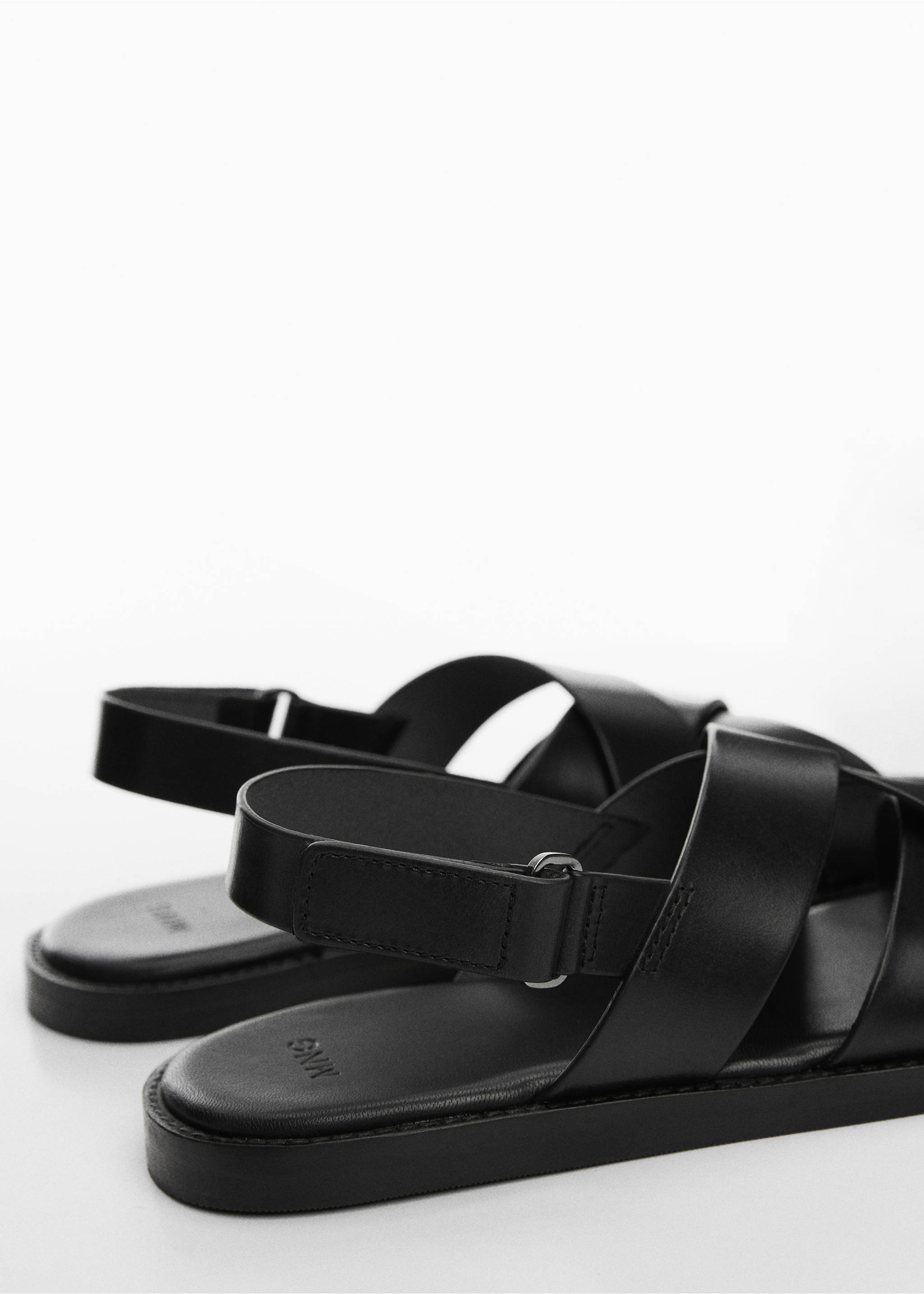 Sandales brides croisées 100 % cuir - Détail de l'article 1, Noir. Ref: 67056315-00.