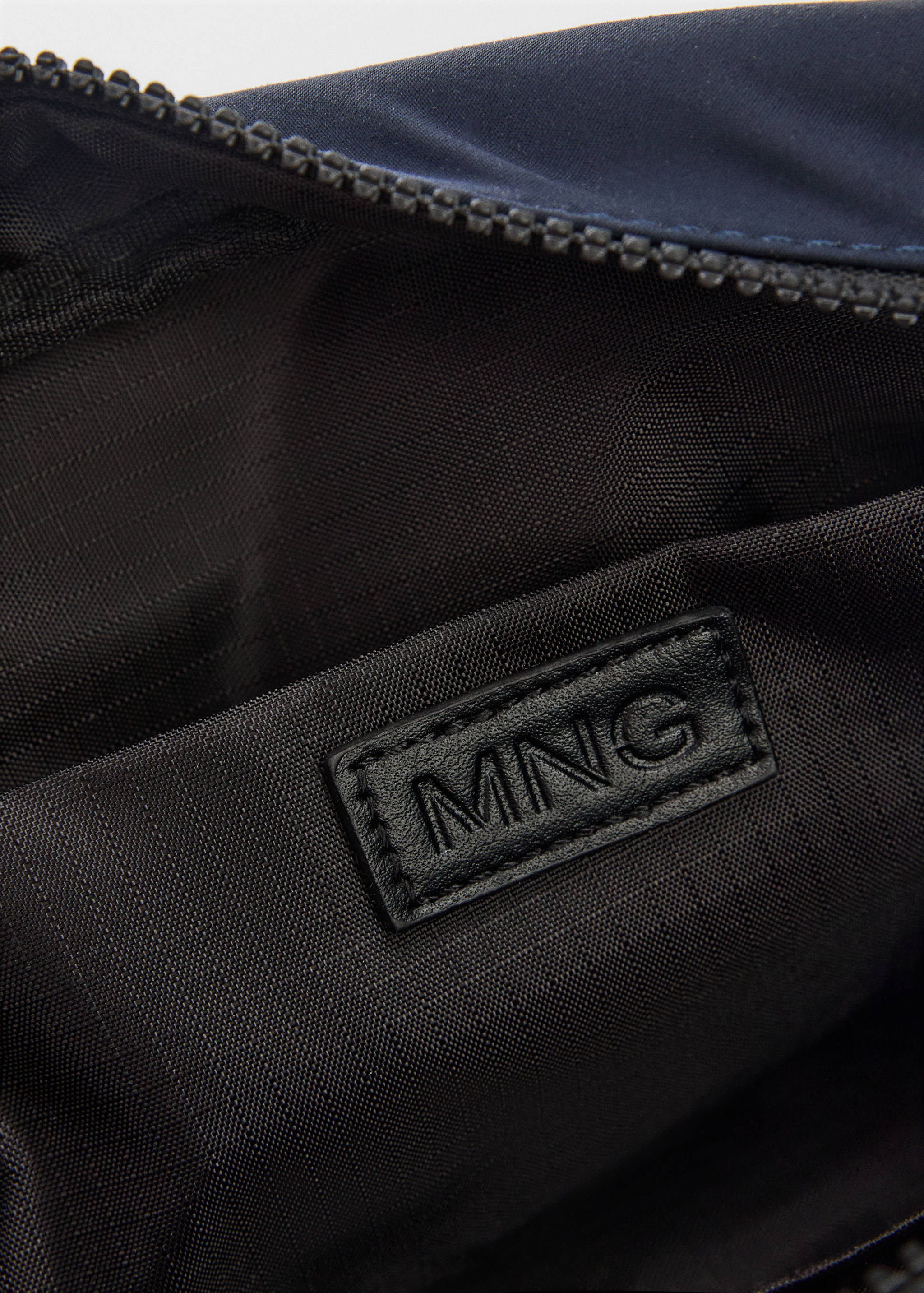 Zip-pocket shoulder strap - Details of the article 2