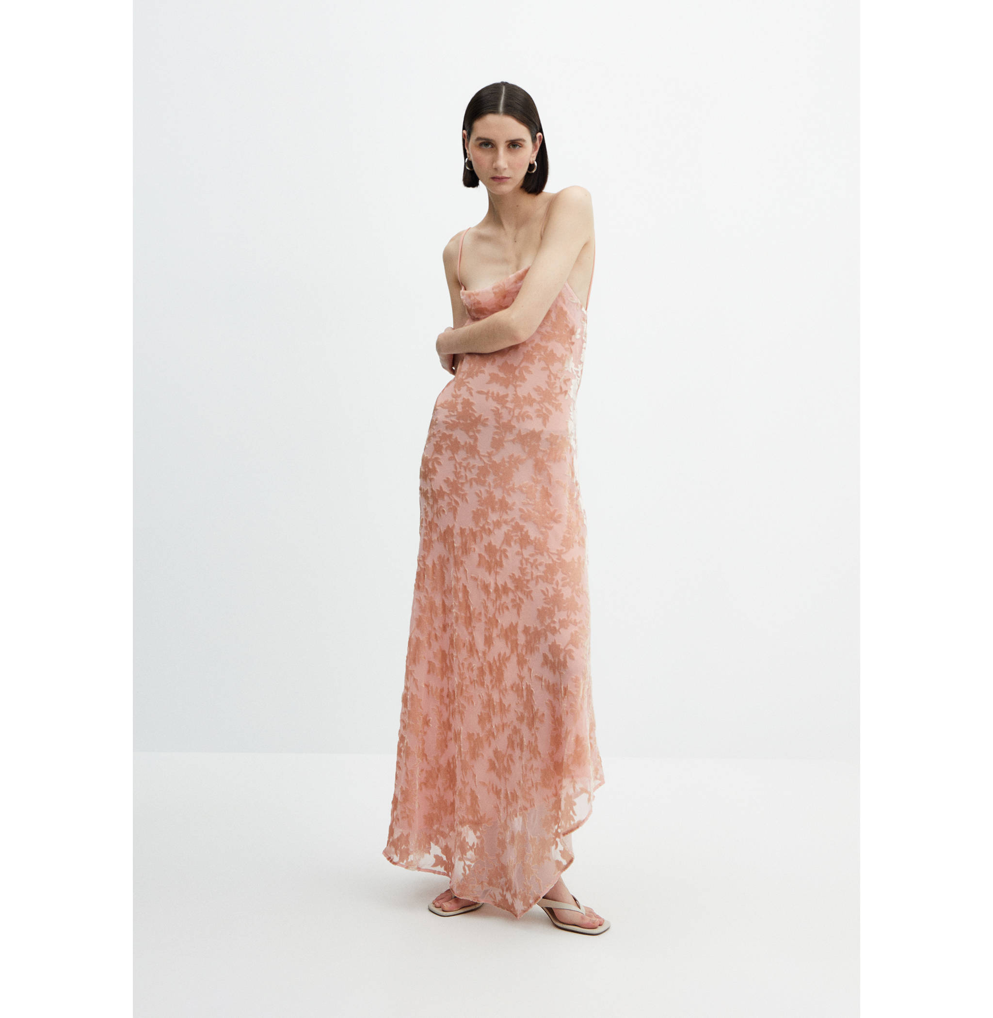 Asymmetrisches Kleid mit drapiertem Ausschnitt - Allgemeine Ansicht