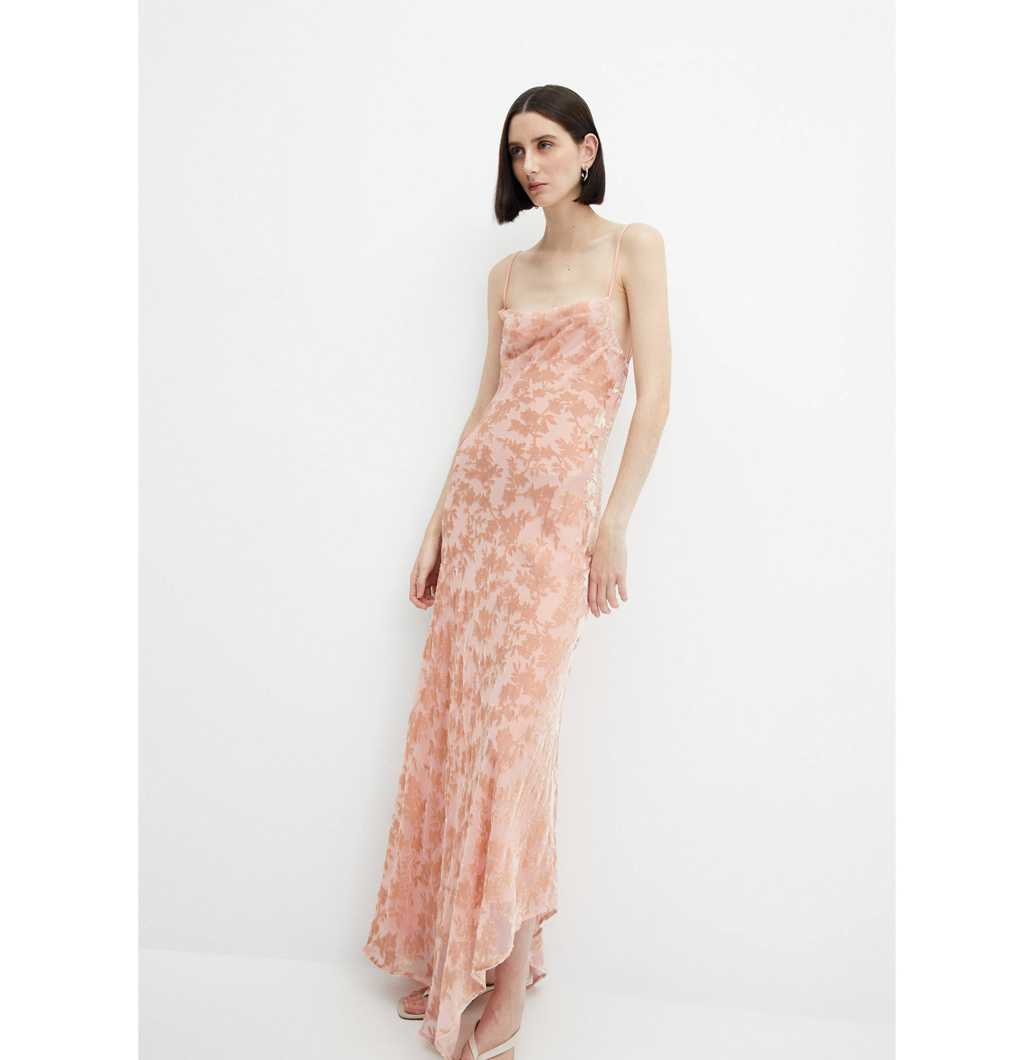 Asymmetrisches Kleid mit drapiertem Ausschnitt - Mittlere Ansicht