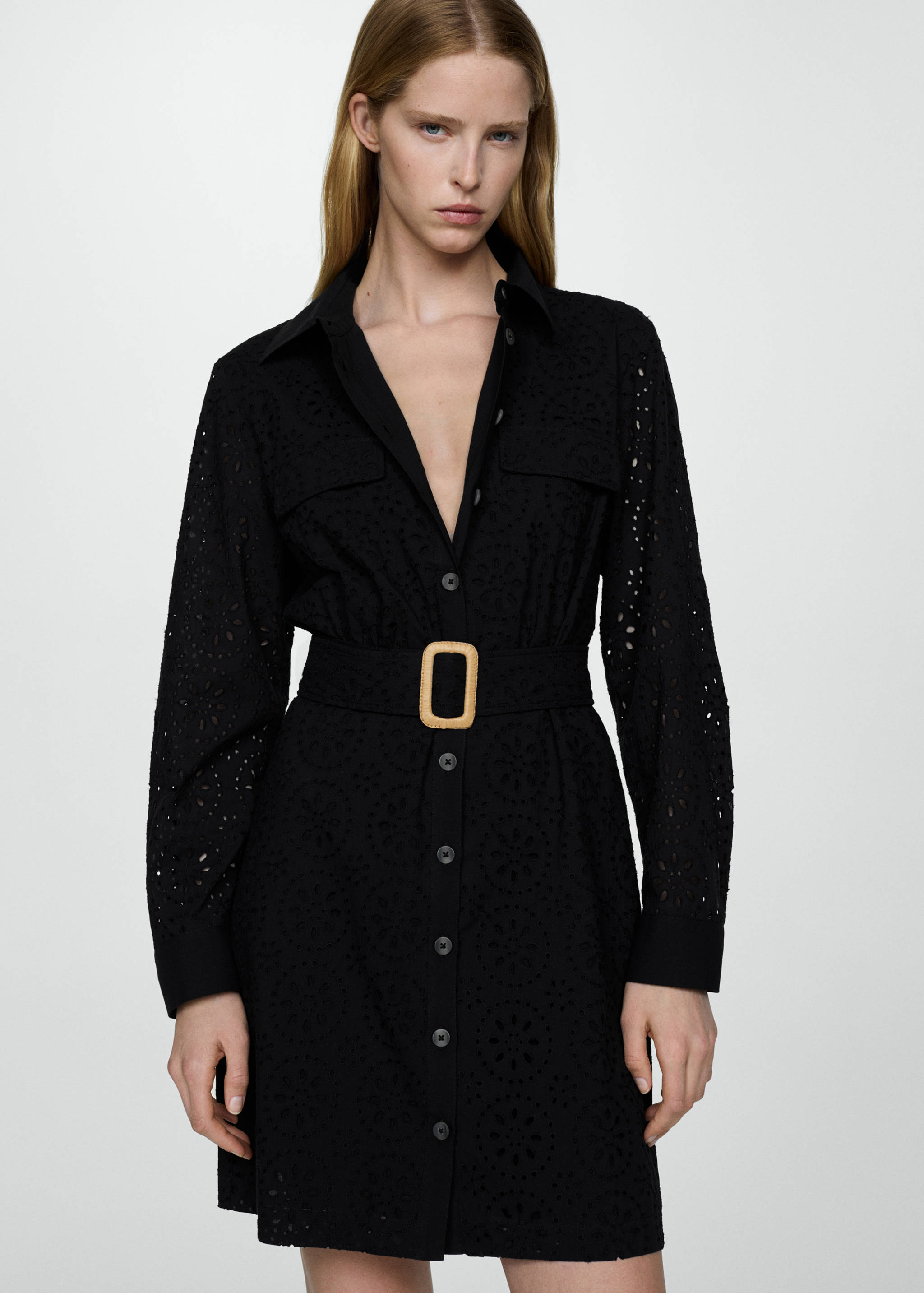 Rochie-cămașă cu broderie spartă - Plan mediu