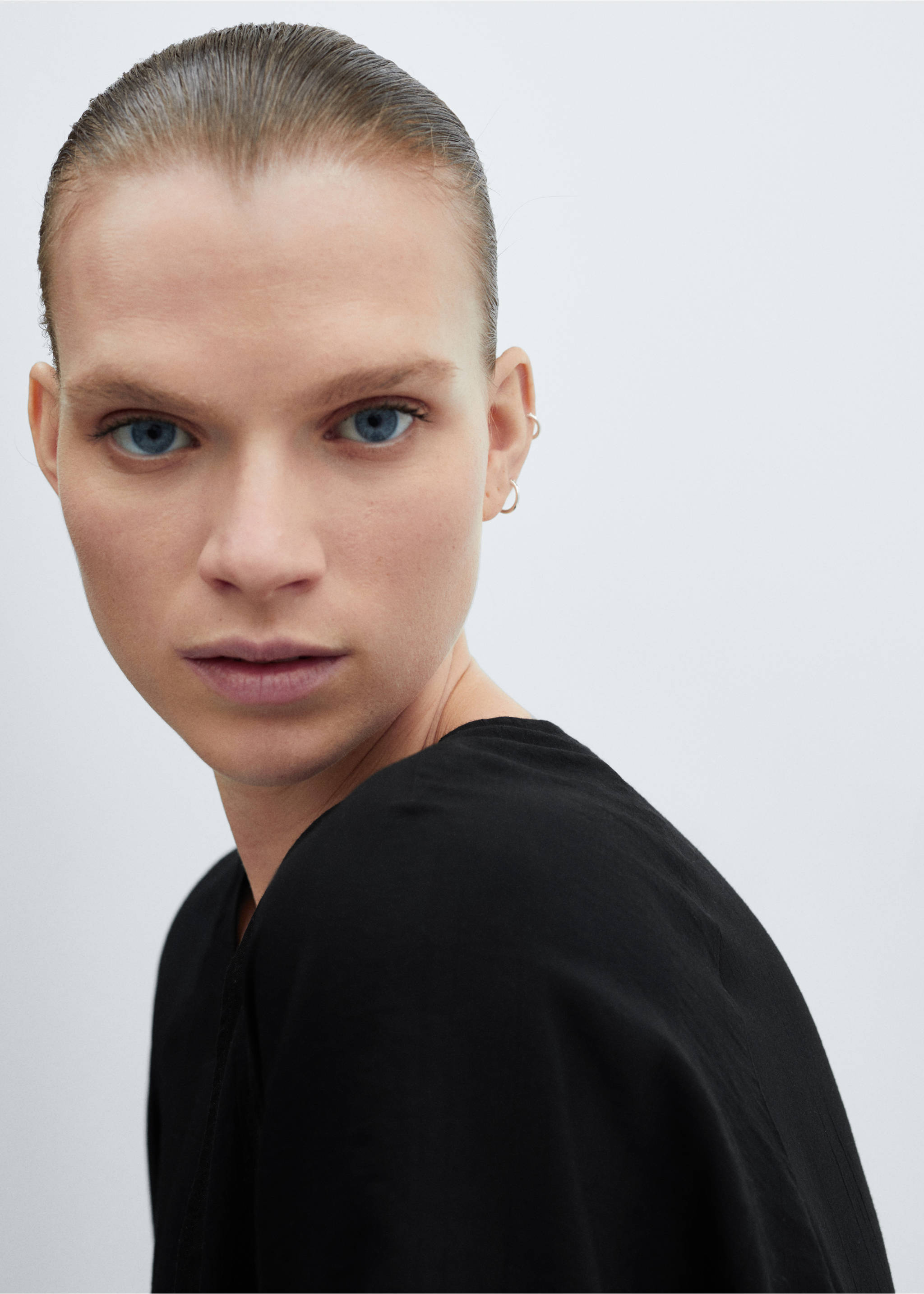 Vestido cruzado lazo - Detalle del artículo 1, Negro. Ref: 67057125-00.