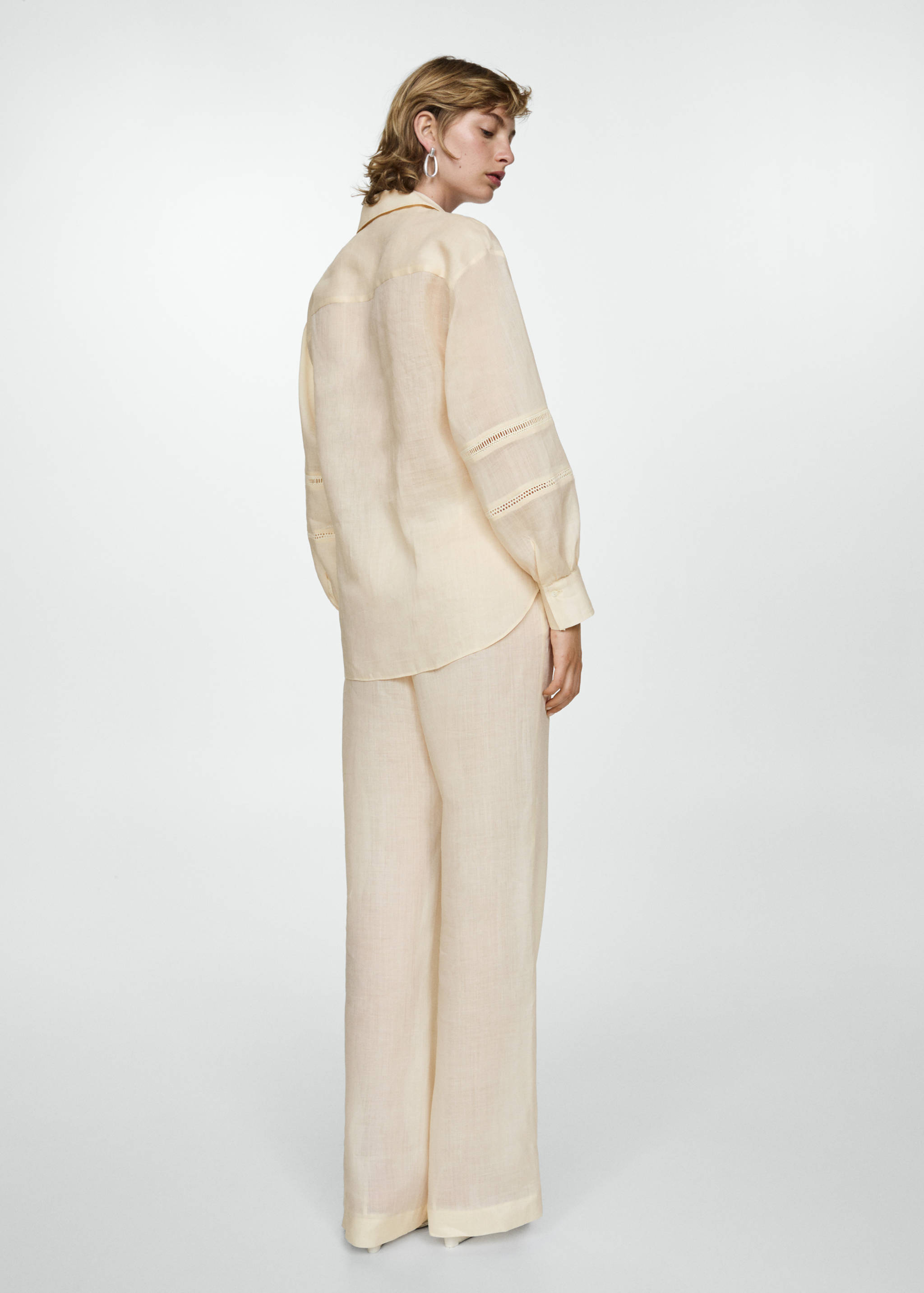 Ramie shirt with embroidered details - Reverse of the article