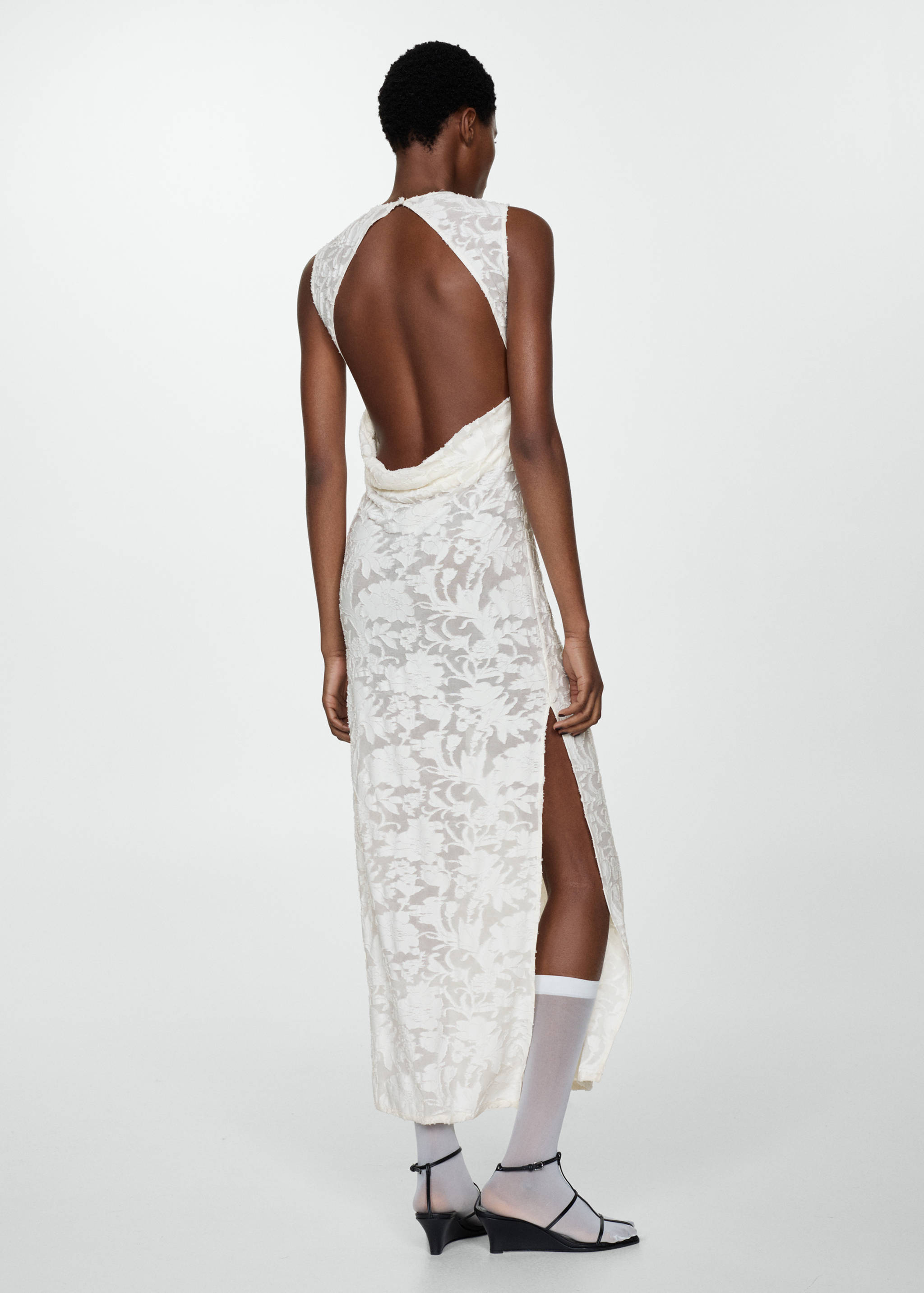 Jacquard ruha kivágással - A cikk hátulja