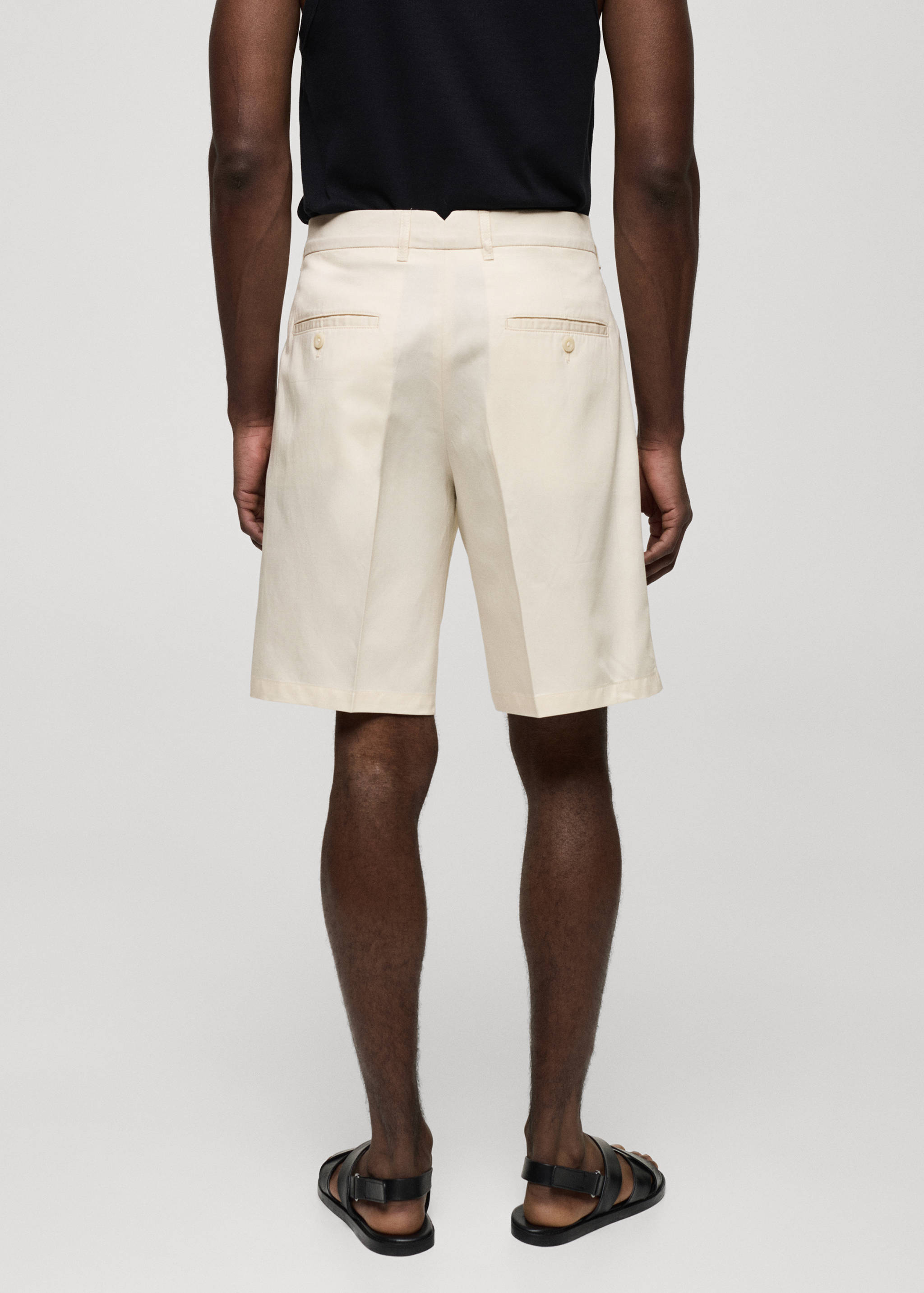 Calções com mistura de linho e pinças - Verso do artigo