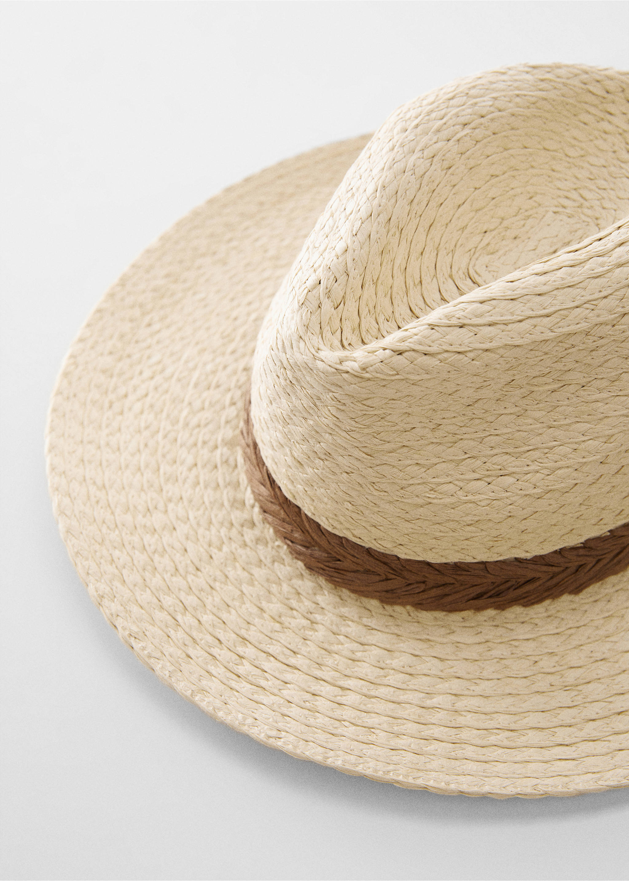 Geflochtener Hut mit Band - Mittlere Ansicht, Ecru. Ref: 67057686-00.
