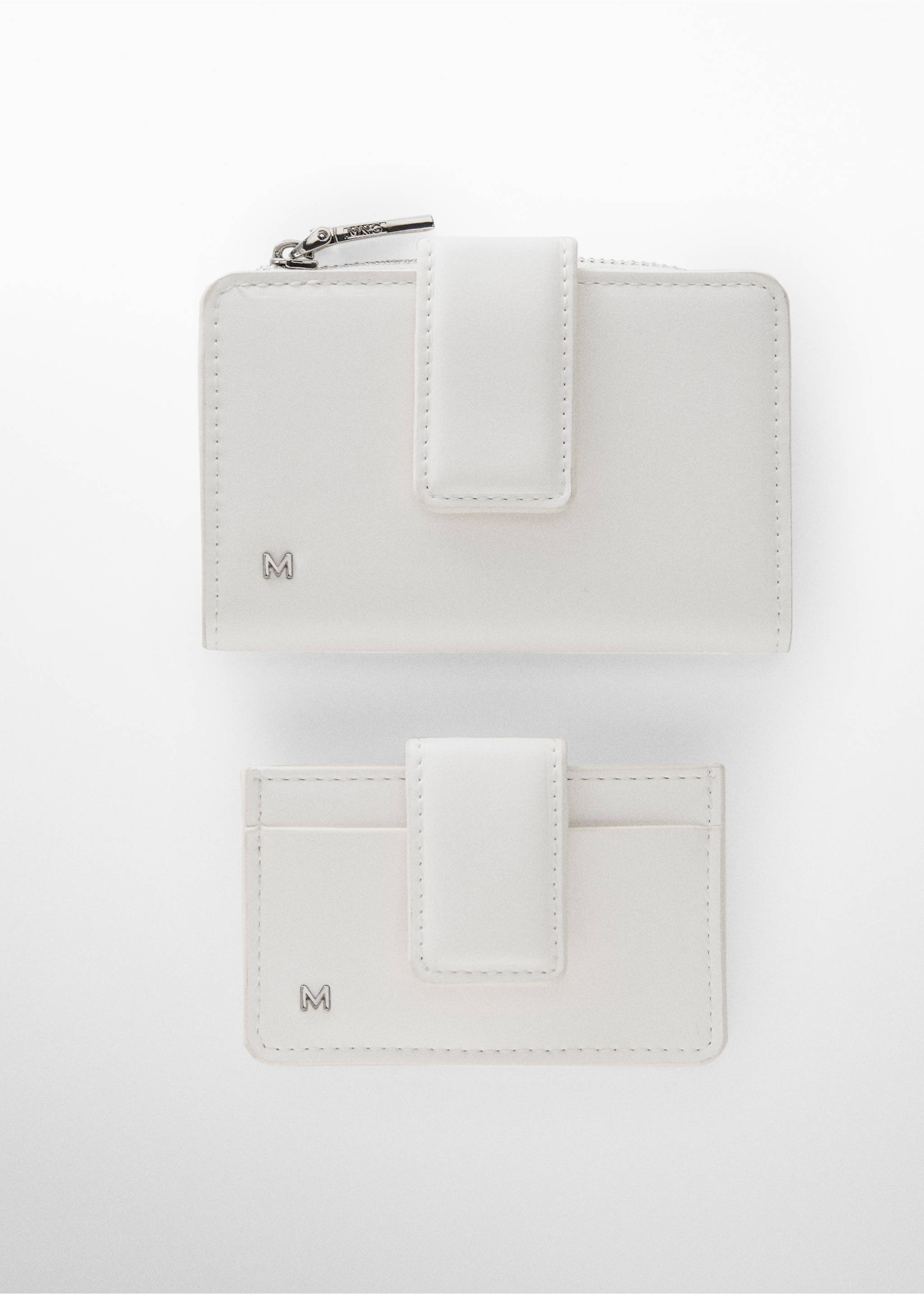 Card holder with flap and logo - Details of the article 2, White. Ref: 67057920-00.