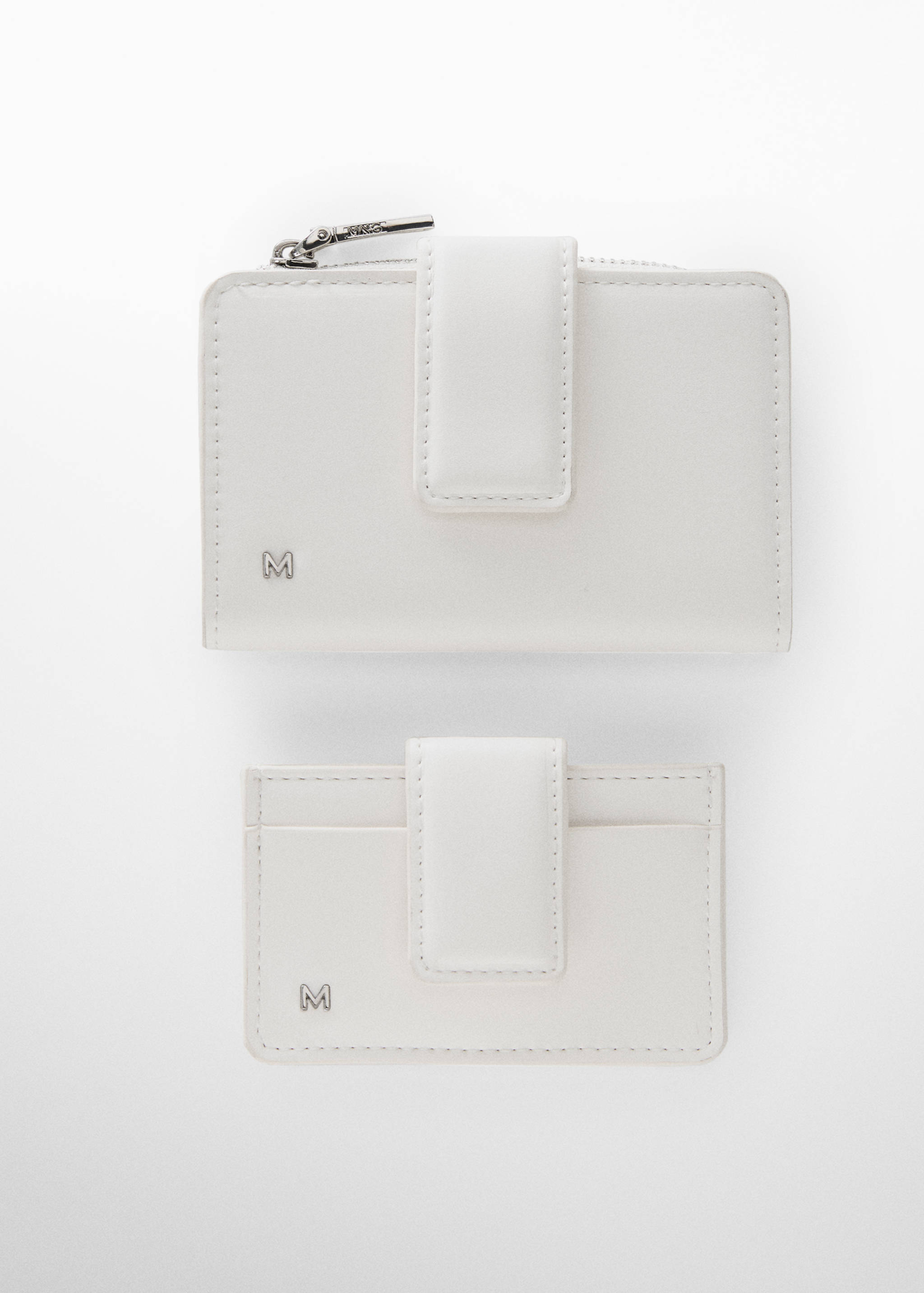 Card holder with flap and logo - Details of the article 2