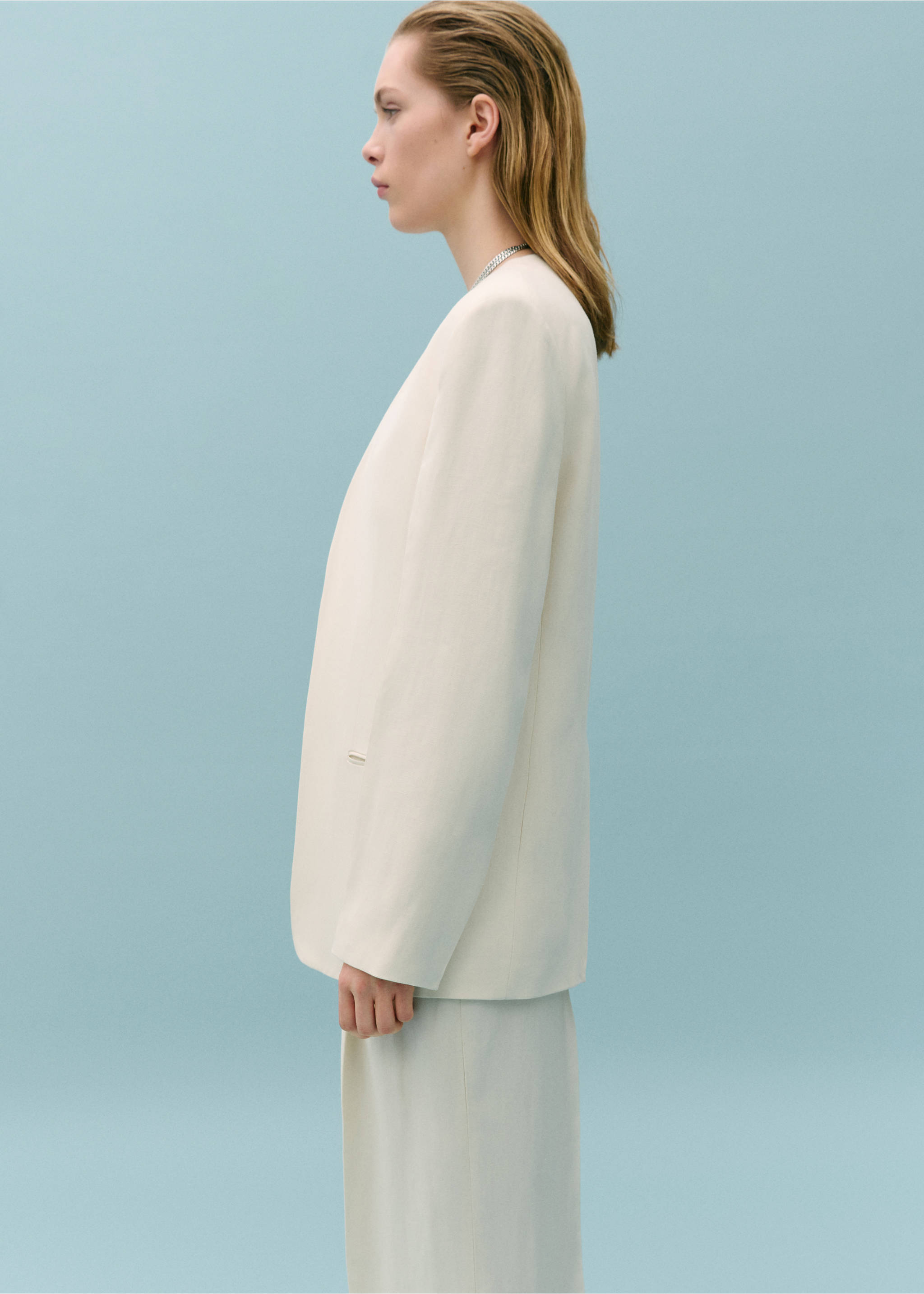 Suit blazer without lapels - Details of the article 2, Ecru. Ref: 67058657-00.