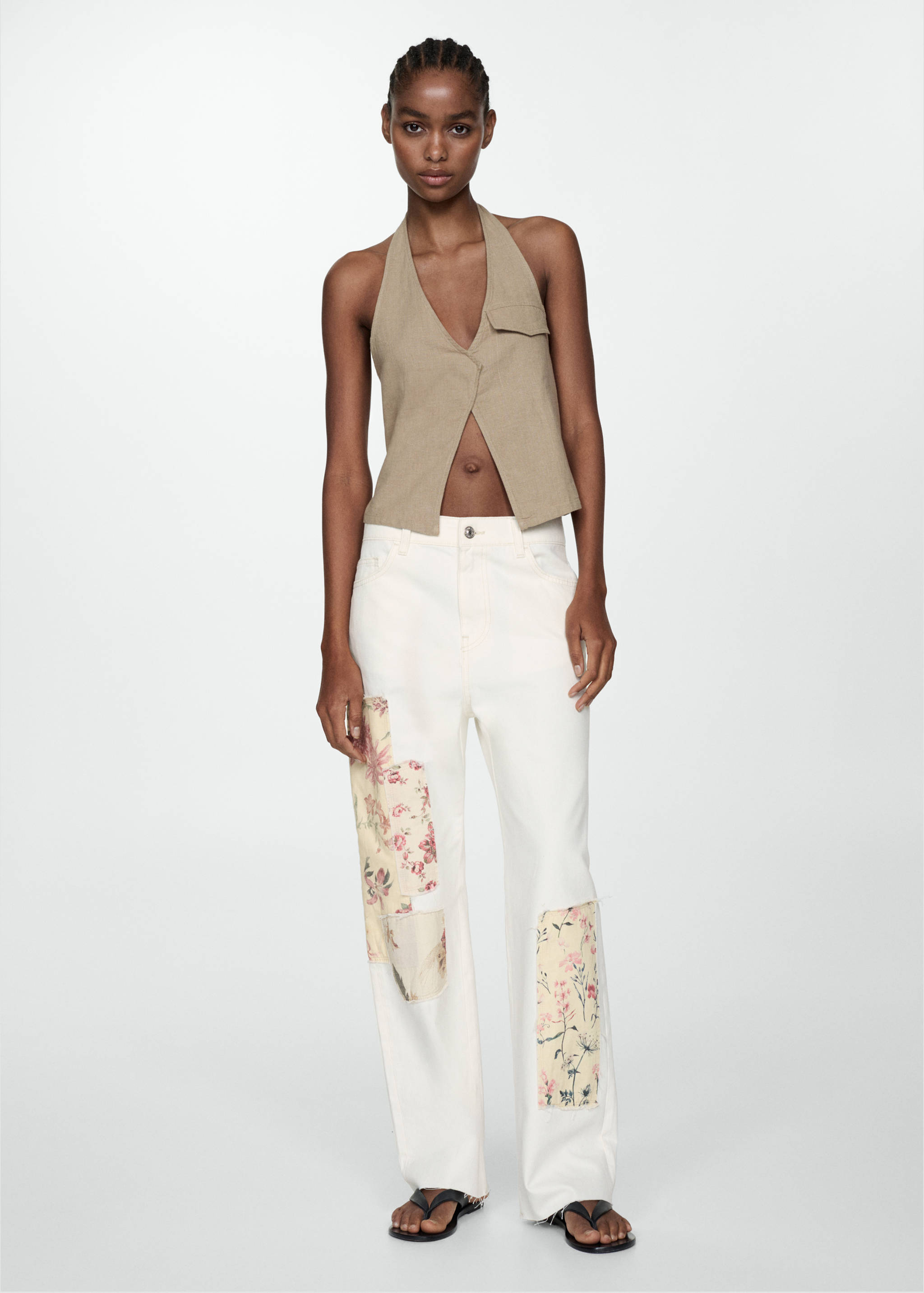 Dżinsy o prostym kroju z łatami w kwiaty - Plan ogólny