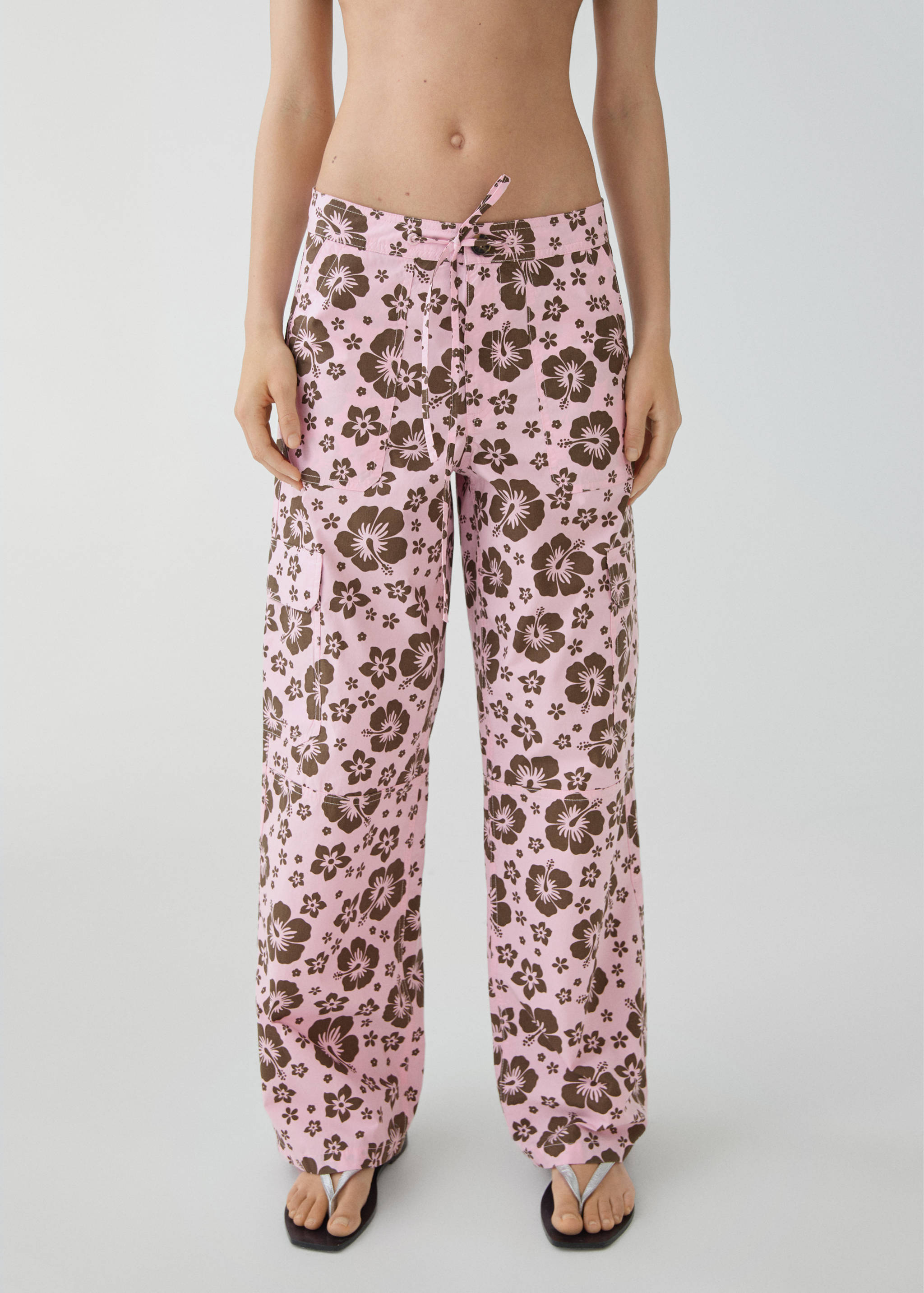 Pantalón estampado flores - Plano medio