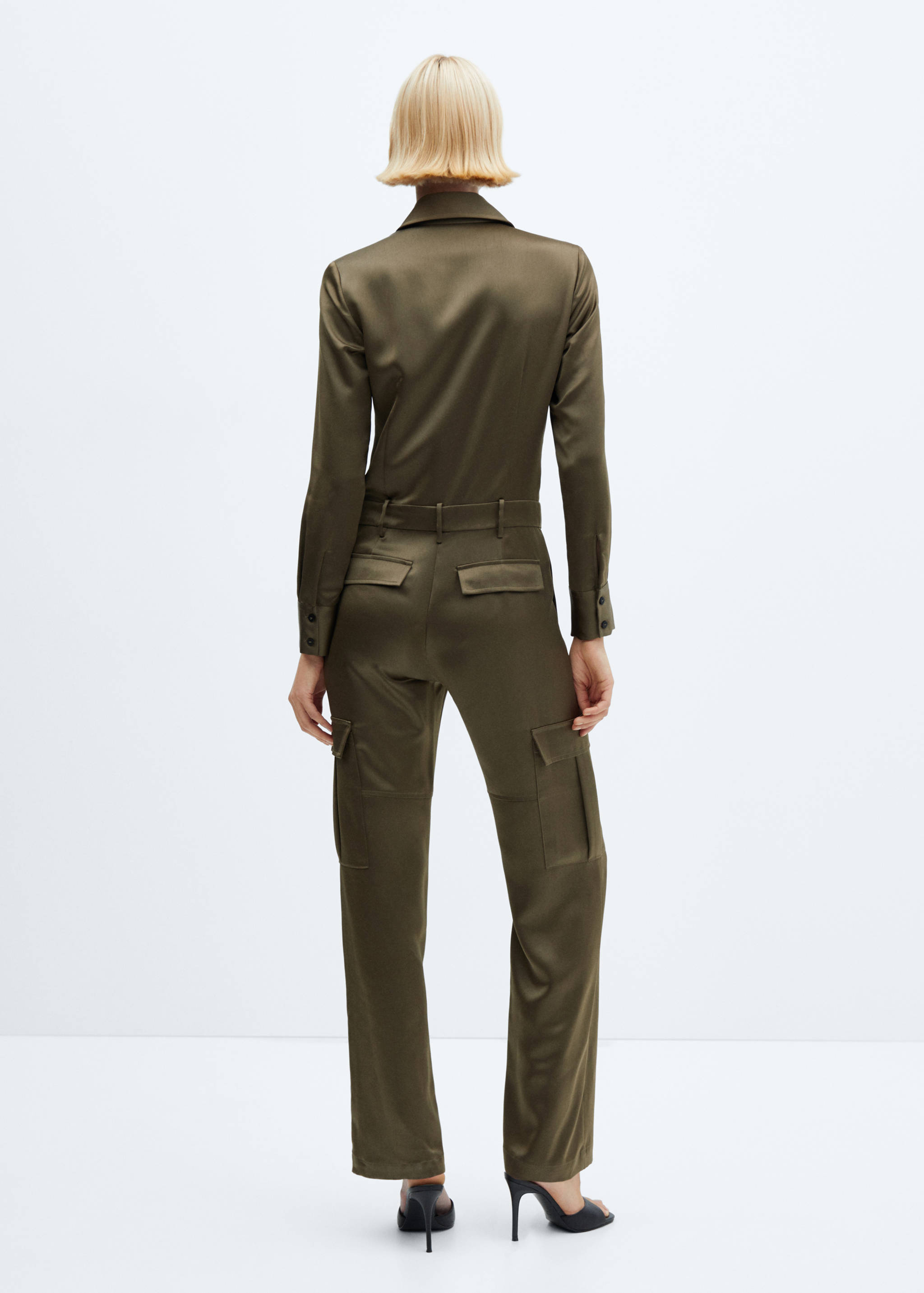 Macacão cargo acetinado - Verso do artigo