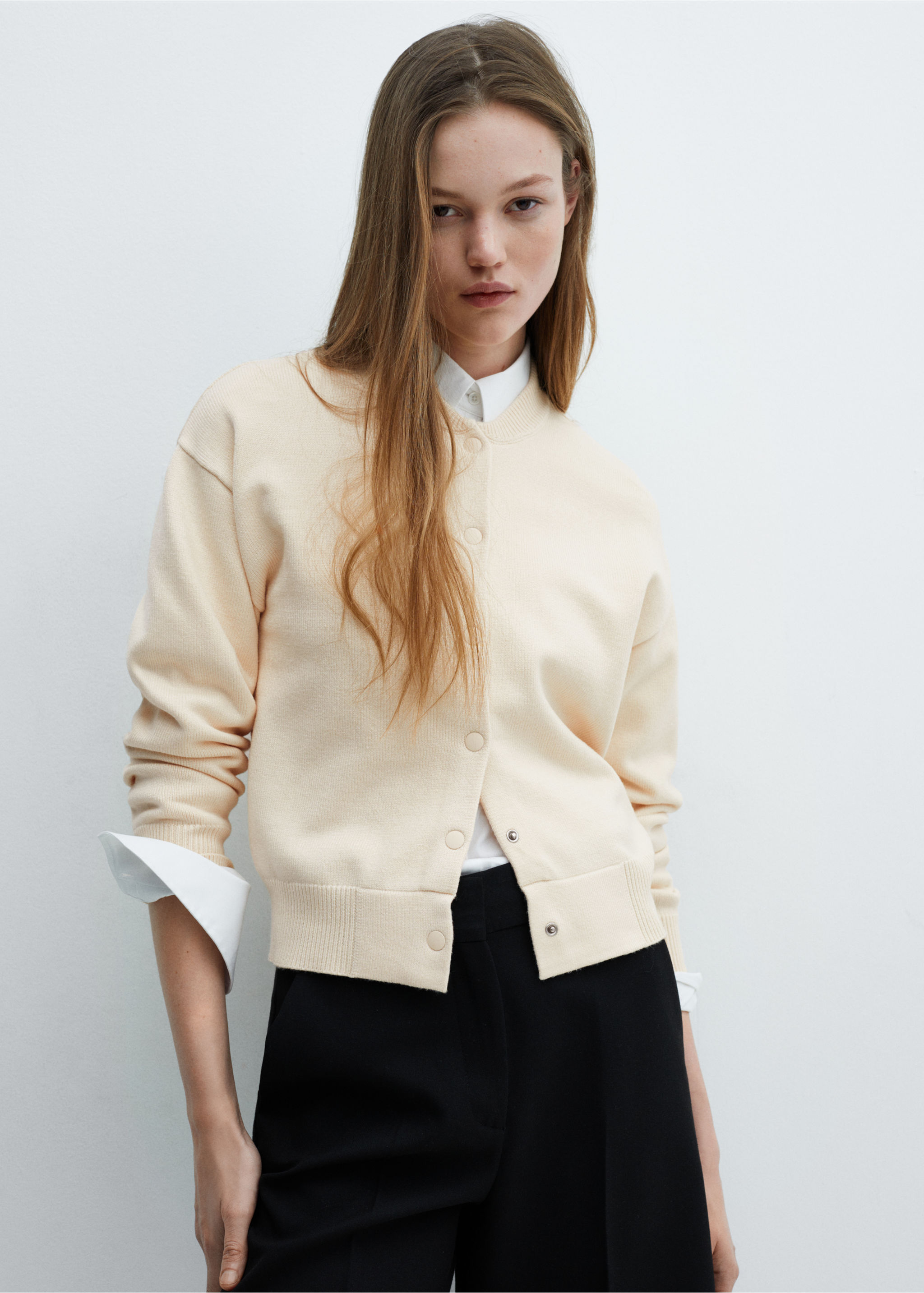 Knitted buttoned jacket - Medium plane