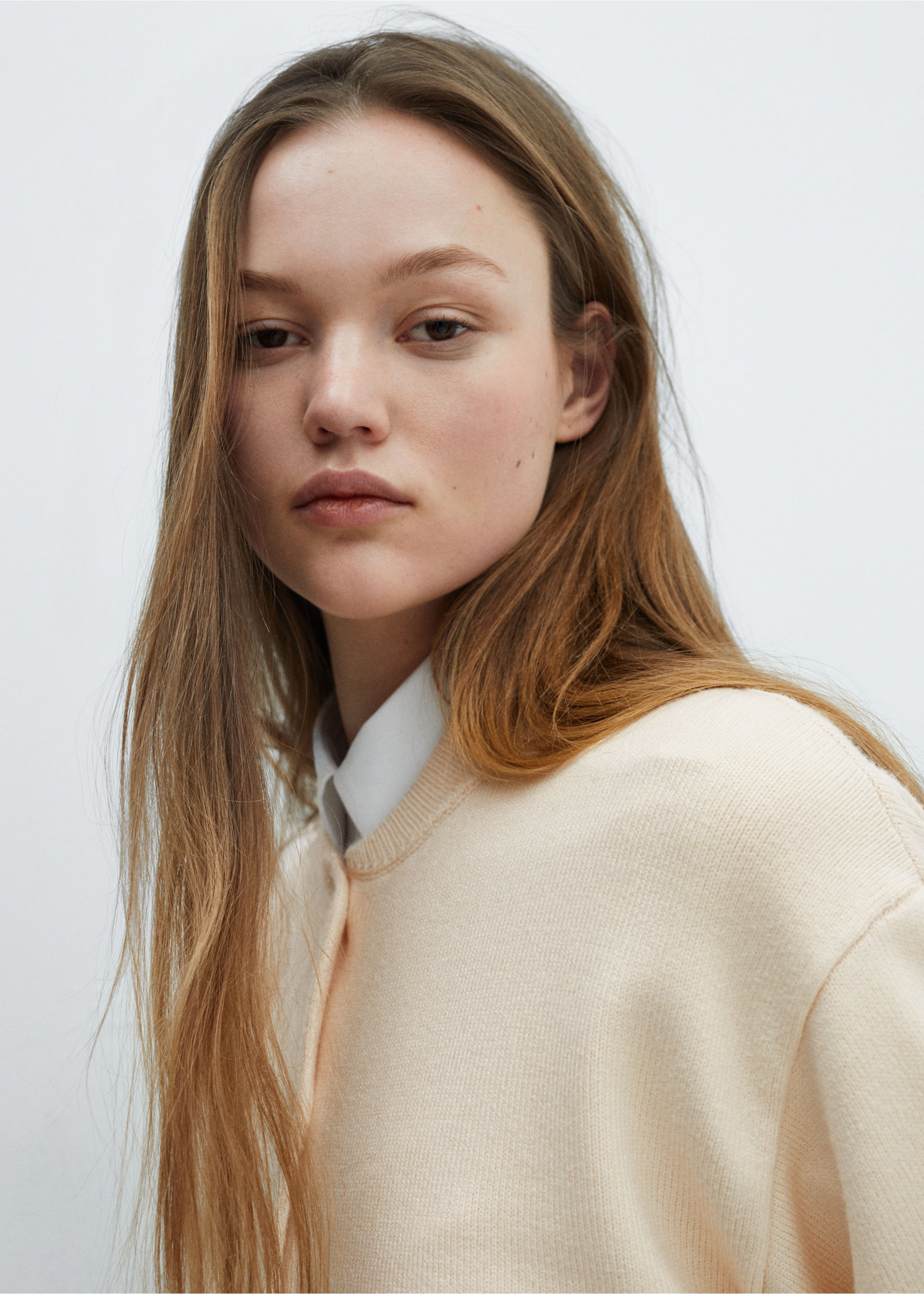Knitted buttoned jacket - Details of the article 1