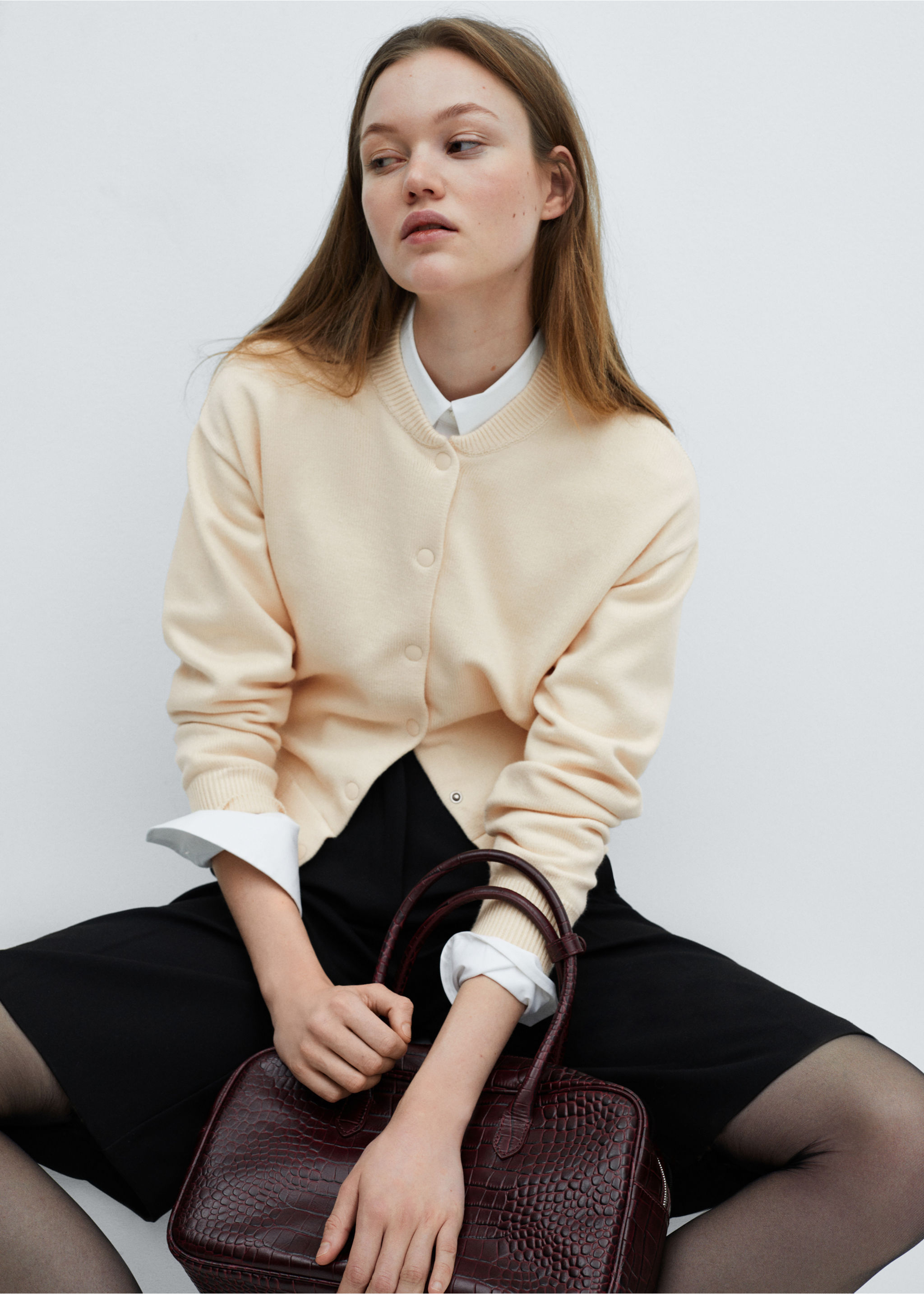 Knitted buttoned jacket - Details of the article 2