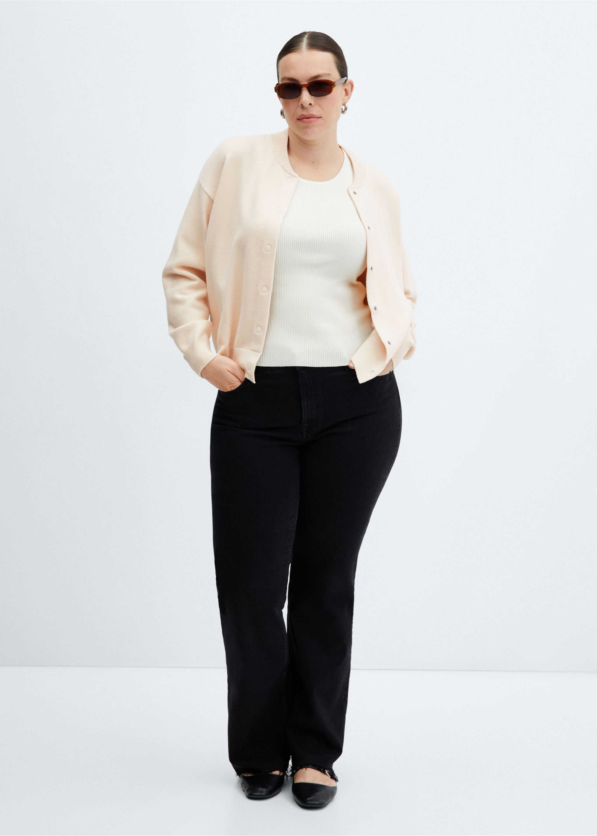 Knitted buttoned jacket - Details of the article 3