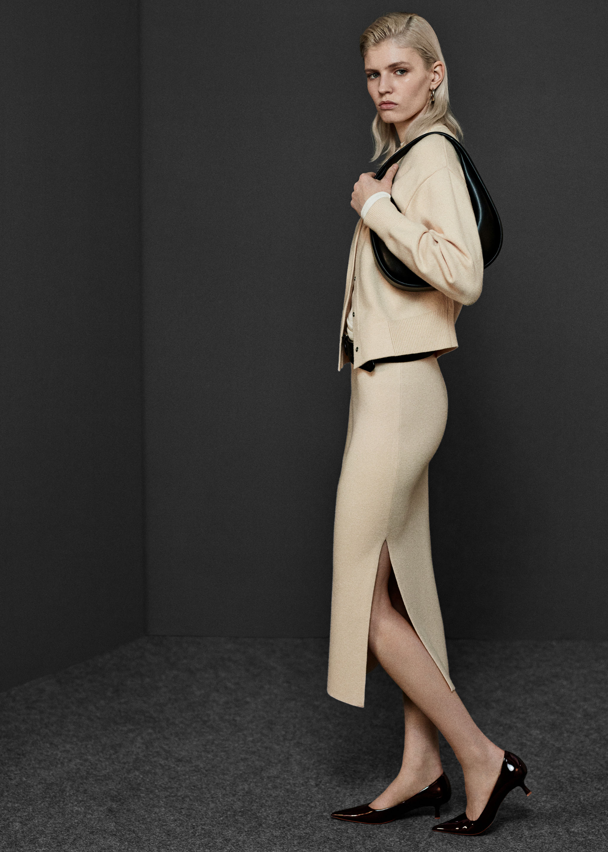 Knitted buttoned jacket - Details of the article 6