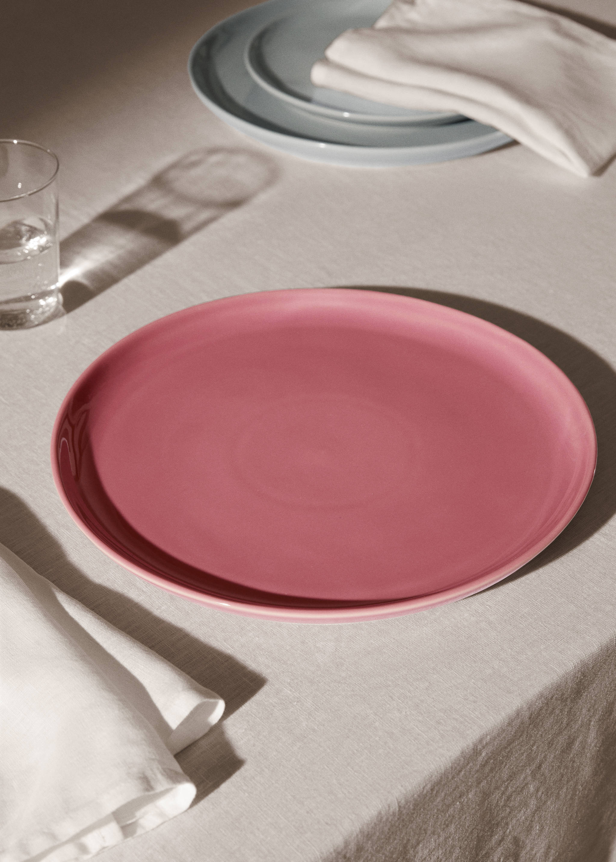 Stoneware dinner plate - General plane