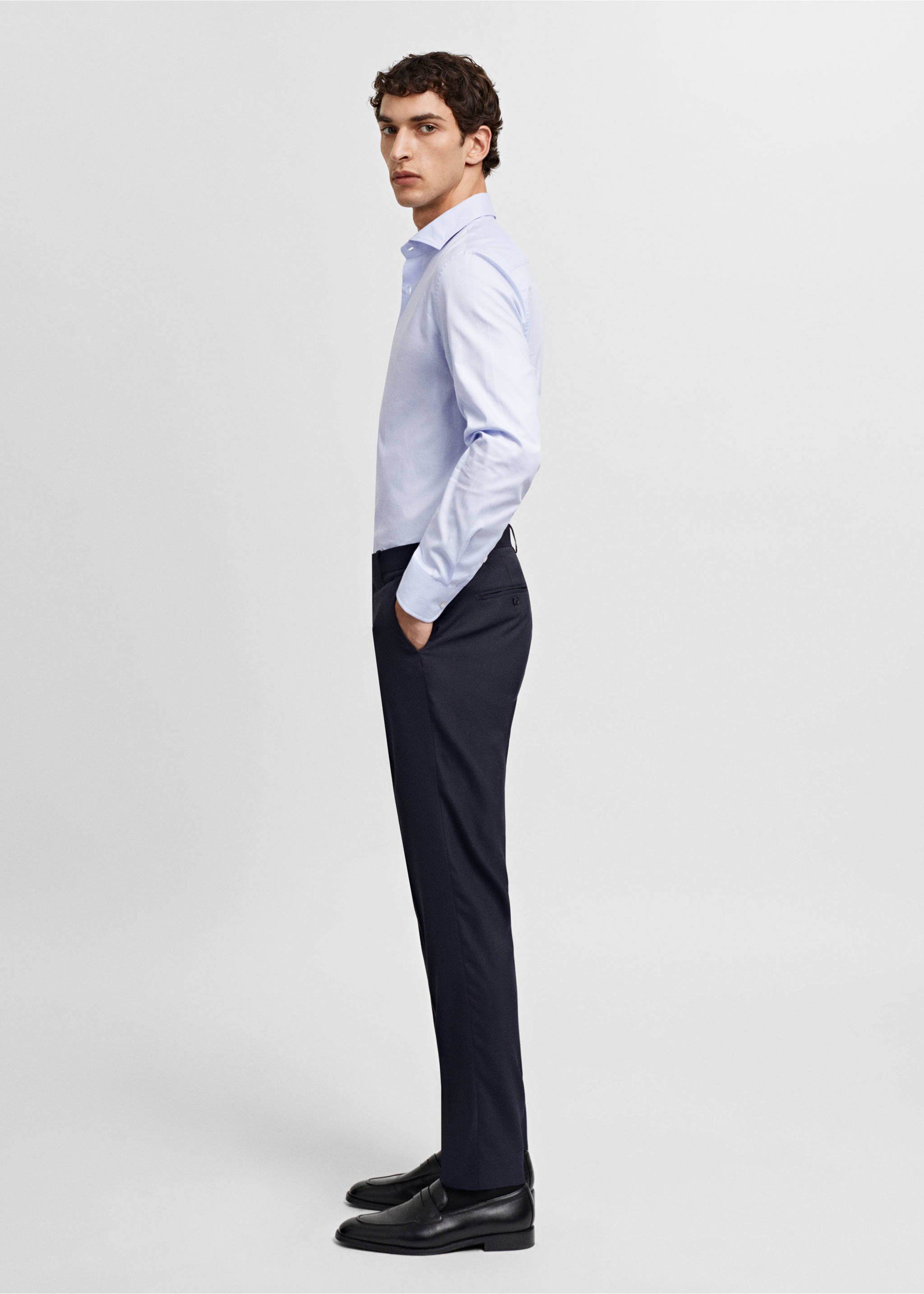 Chemise costume slim fit structurée - Détail de l'article 2, Bleu ciel. Ref: 67060623-00.
