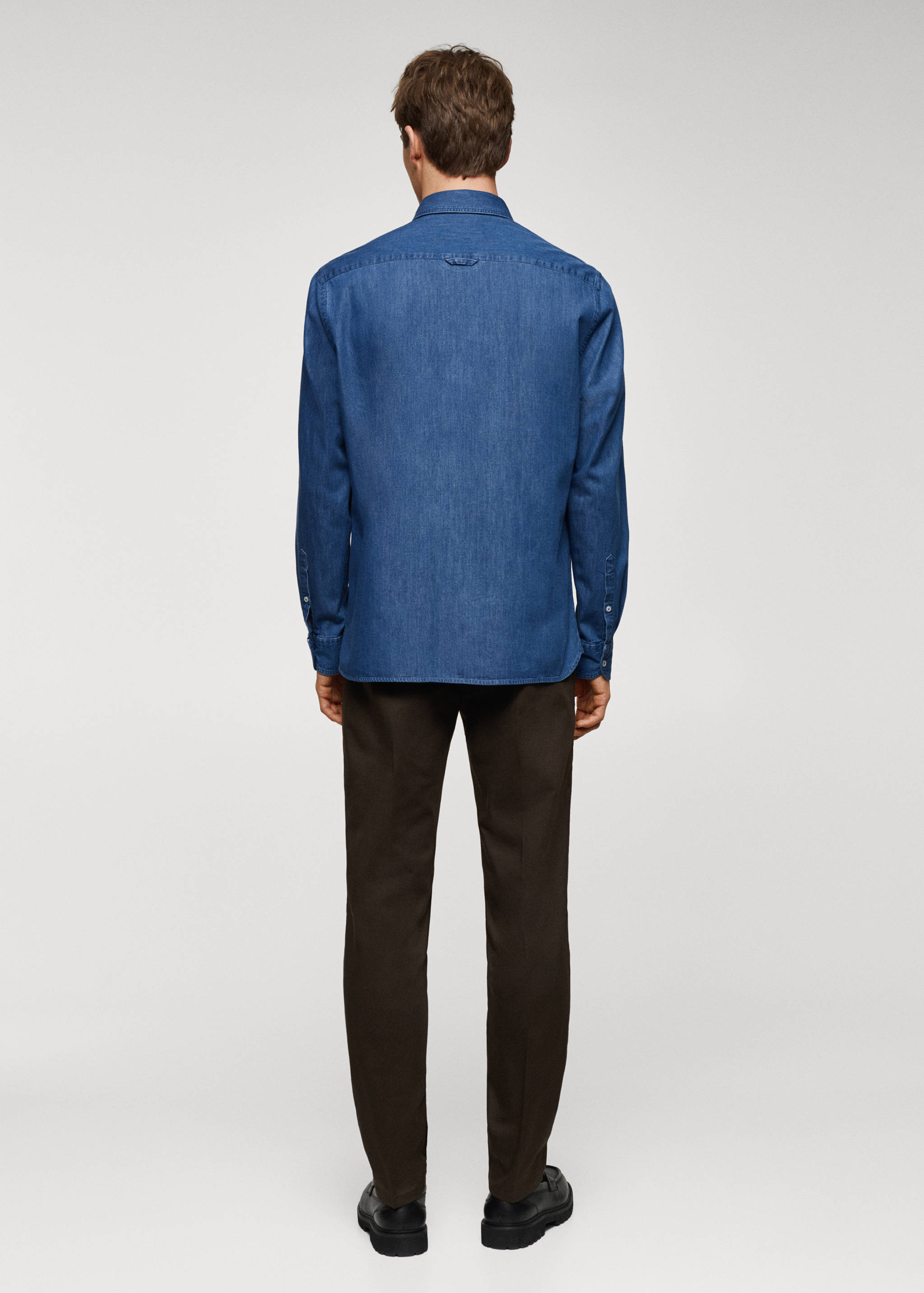 Camisa classic fit chambray algodón - Reverso del artículo