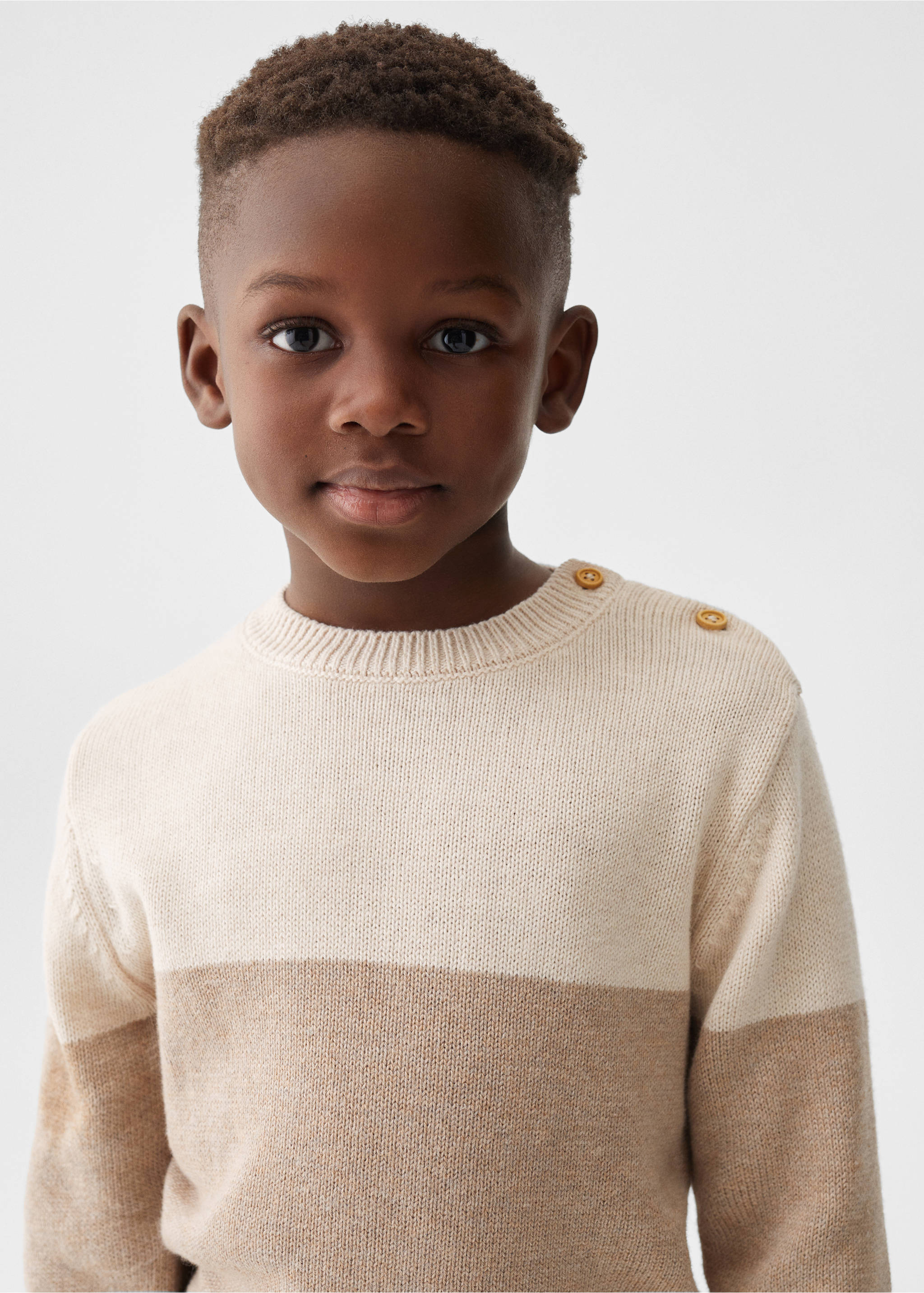 Contrasting knit sweater - Details of the article 1, Sand. Ref: 67060677-00.